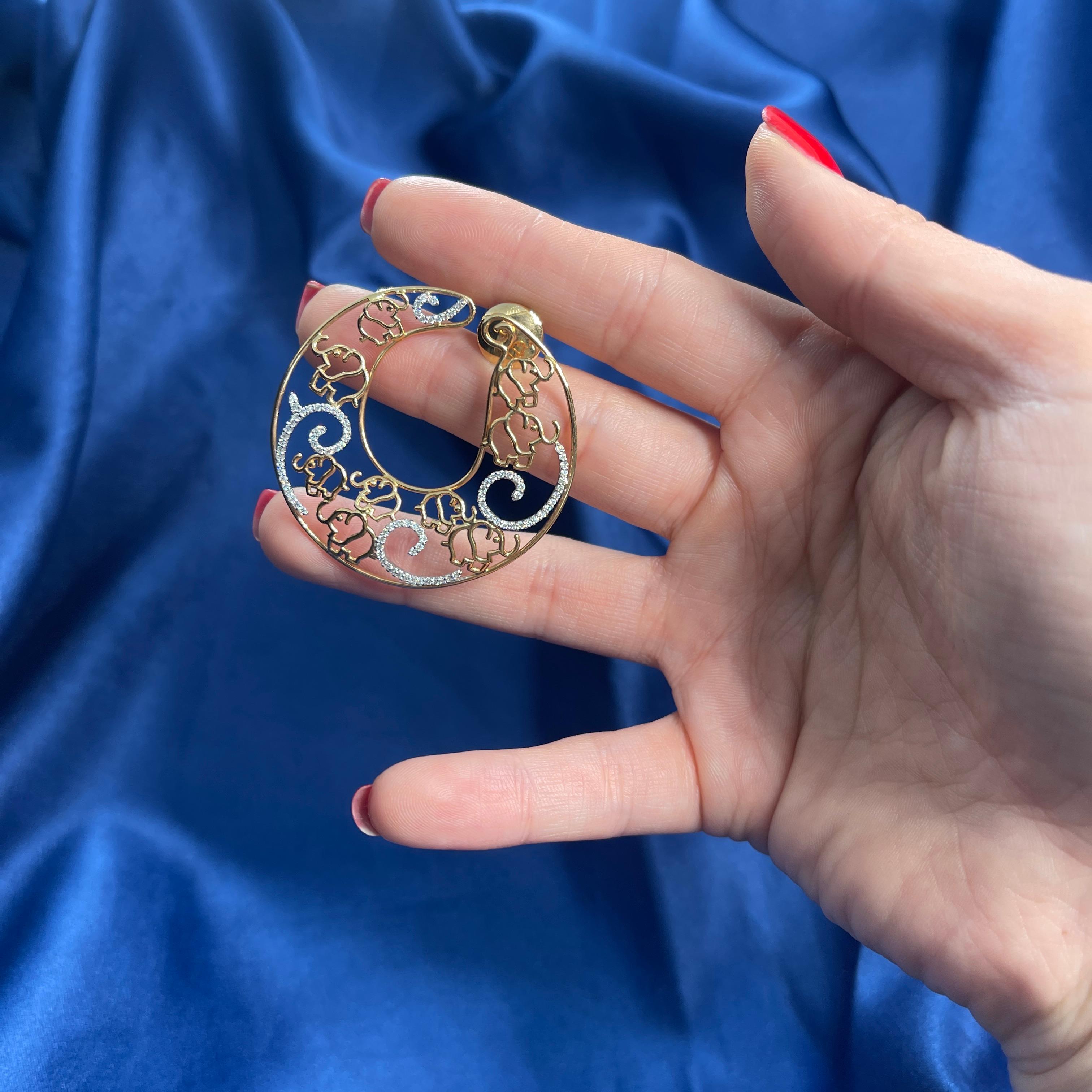 18K Rose Gold Hoop Earrings with Elephant Motif and White Diamonds In New Condition For Sale In Bergamo, BG