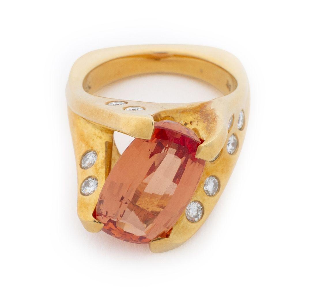 Moderne 18K  Bague en or rose avec topaze et diamant en vente