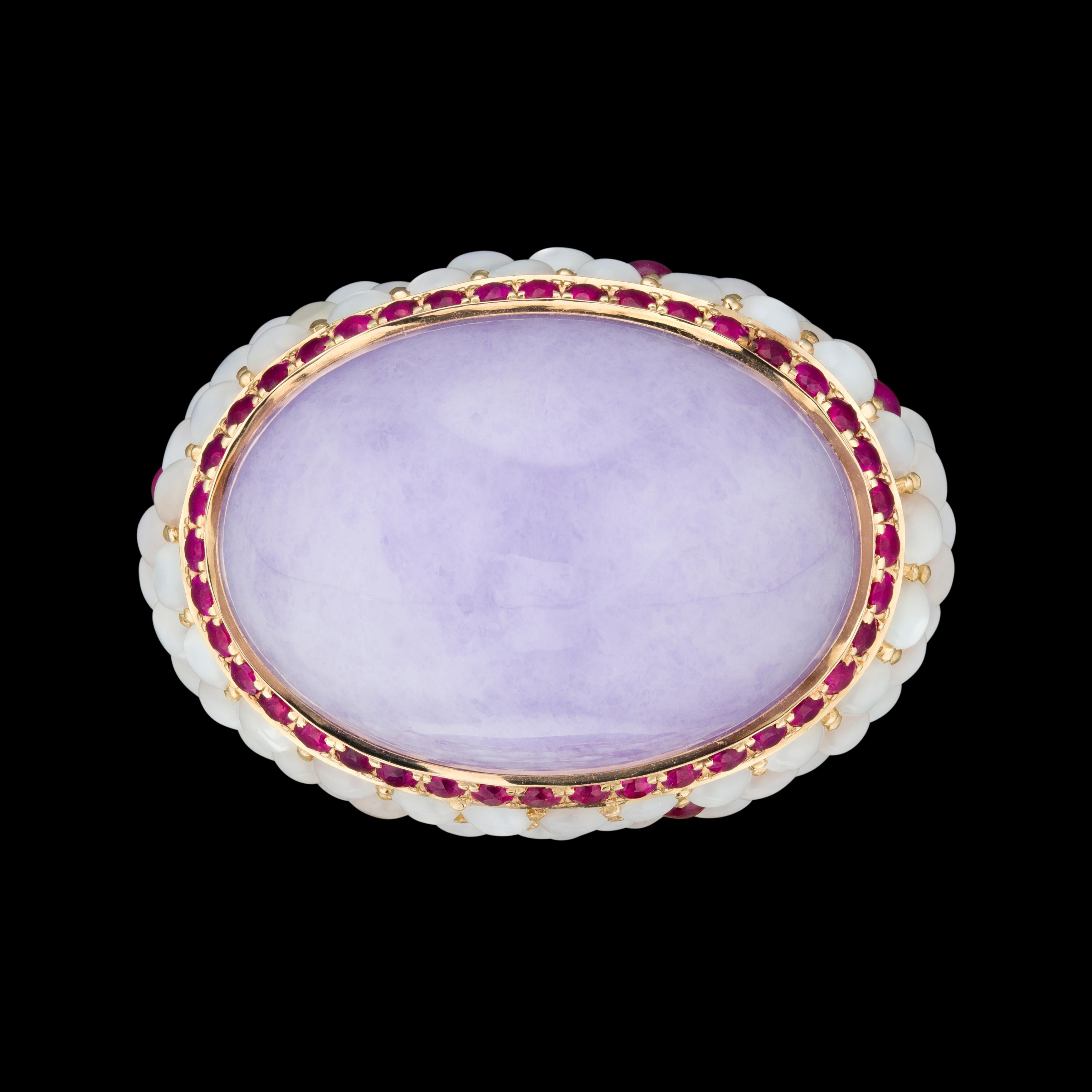 18K Rose Gold Lavender Jade Rubies and Mother-of-Pearl Cocktail Ring In New Condition For Sale In Ramat Gan, IL