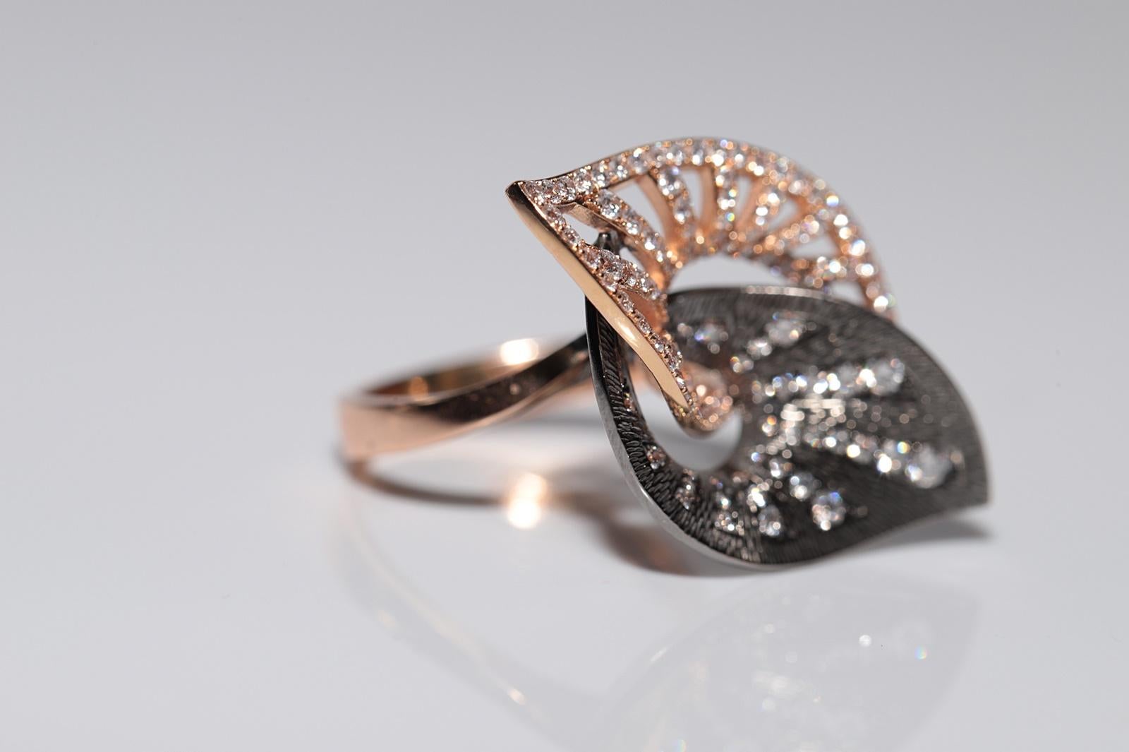 Bague solide en or rose 18 carats décorée de diamants naturels de style feuille en vente 4