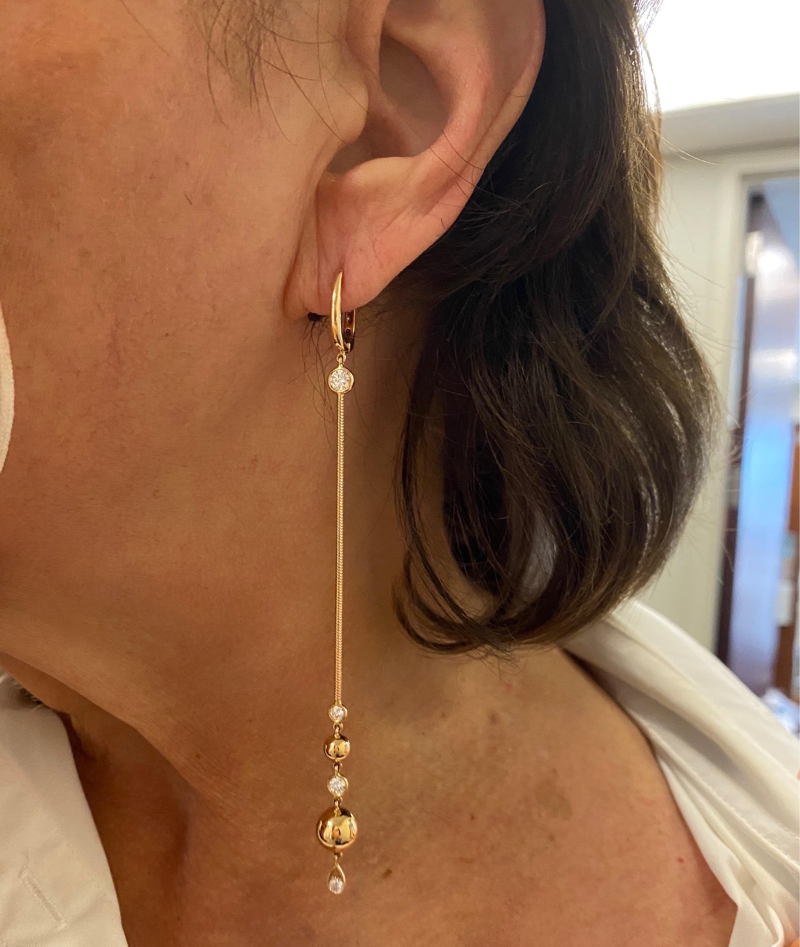 18 Karat Roségold Lange tropfenförmige Diamant-Ohrringe im Zustand „Neu“ im Angebot in Chicago, IL