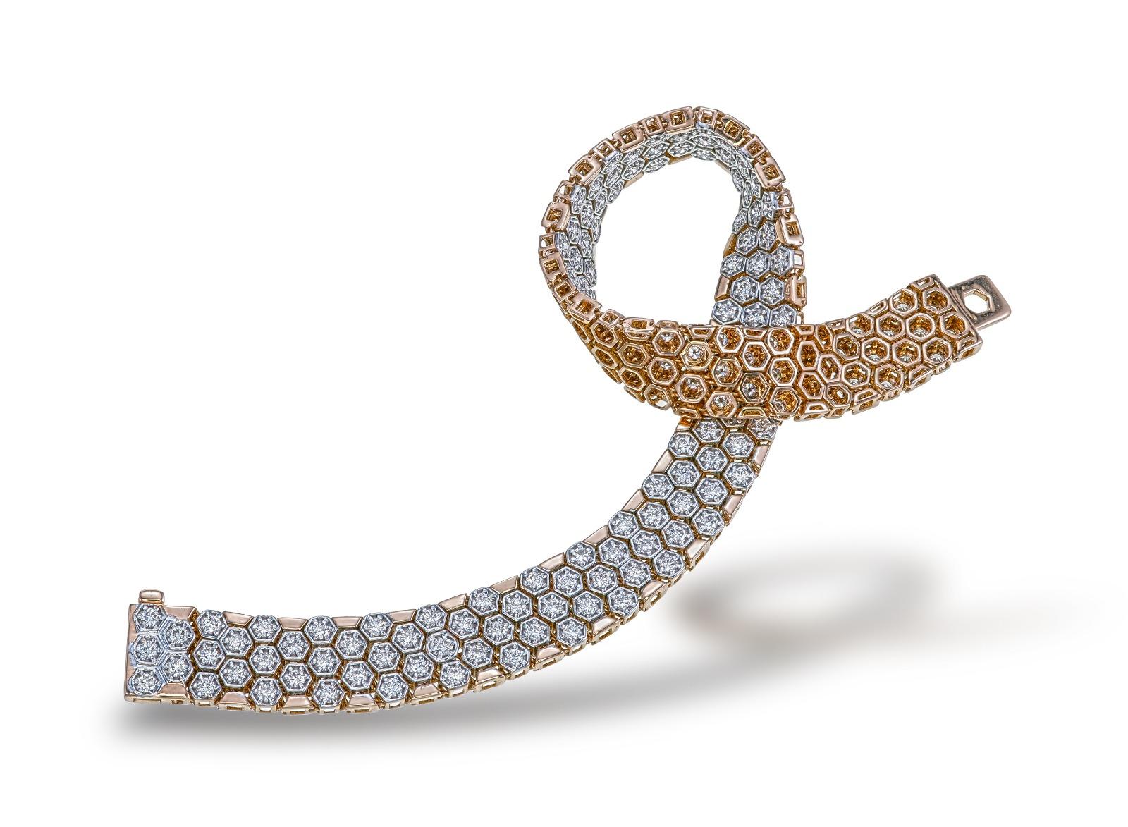 Soft Bracelet with all over diamonds weighing 2.85 carat diamonds

18kt Rose gold

Softer than you can even imagine as pictures dont do justice

7 inch length (17.75 cm )

VVS clarity & EF color diamonds are used in this designer one of its kind