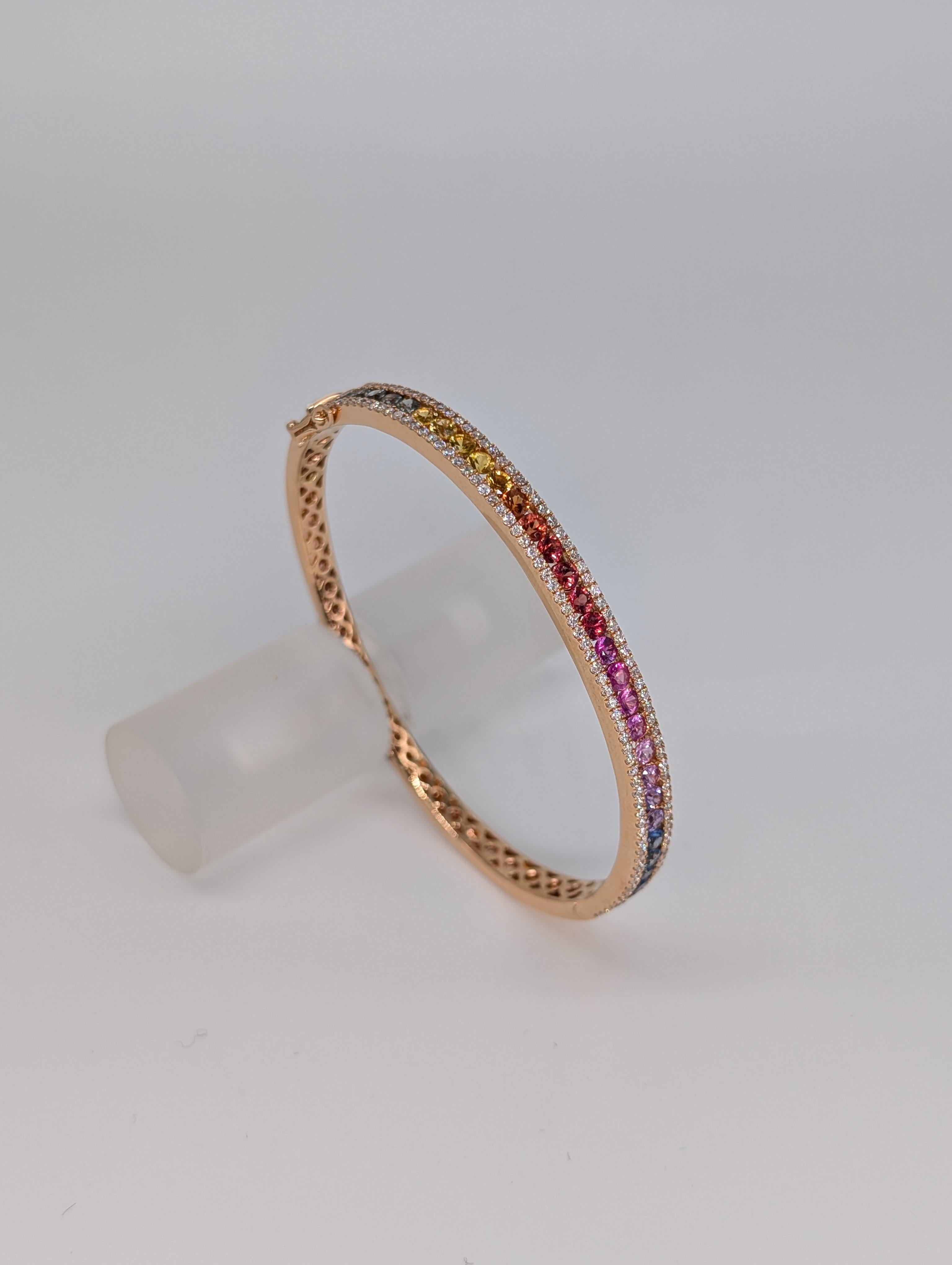 Bangle in oro rosa 18k con zaffiro multicolore e diamanti In condizioni Nuovo in vendita a New York, US
