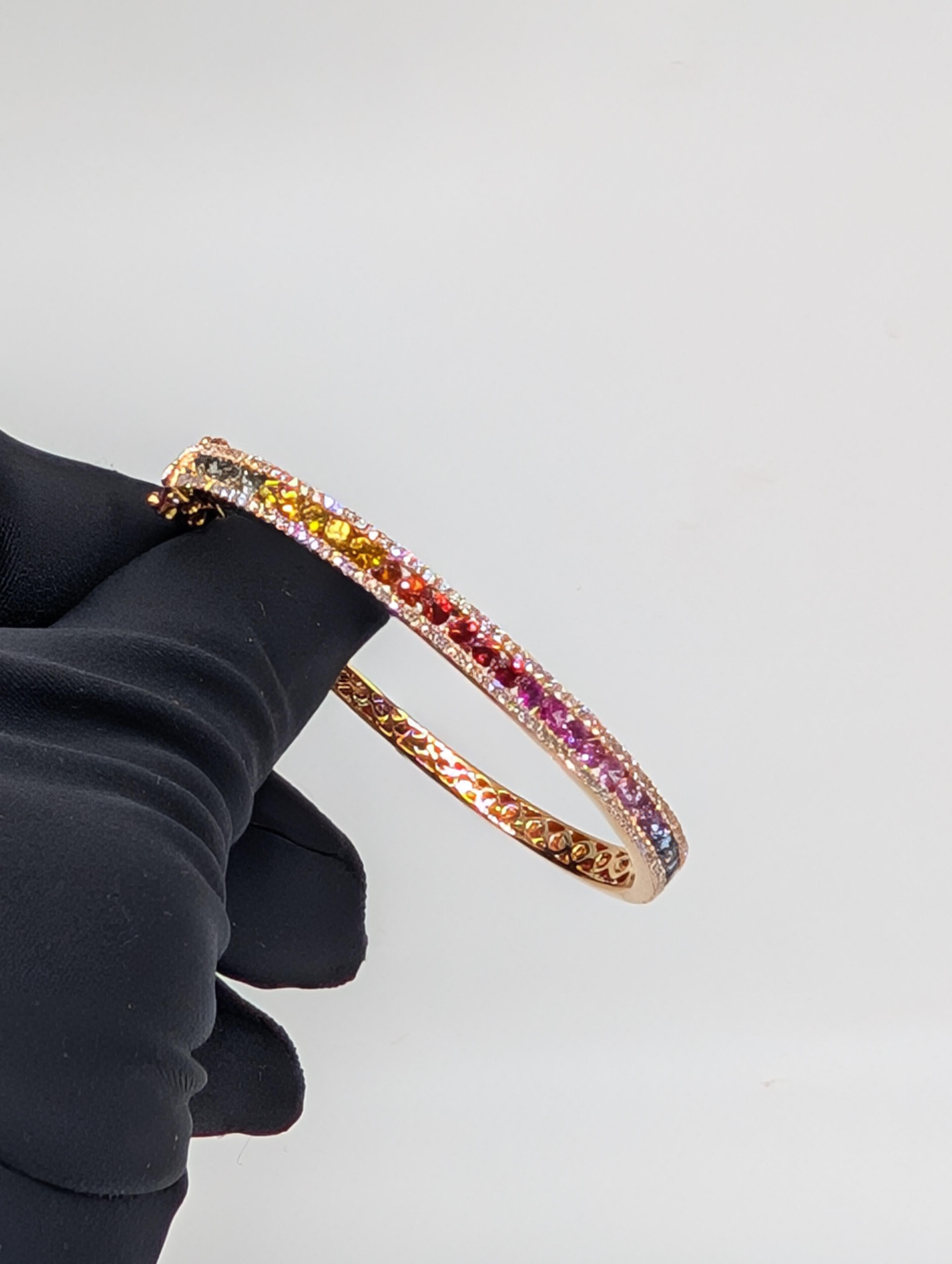 Bangle in oro rosa 18k con zaffiro multicolore e diamanti in vendita 1