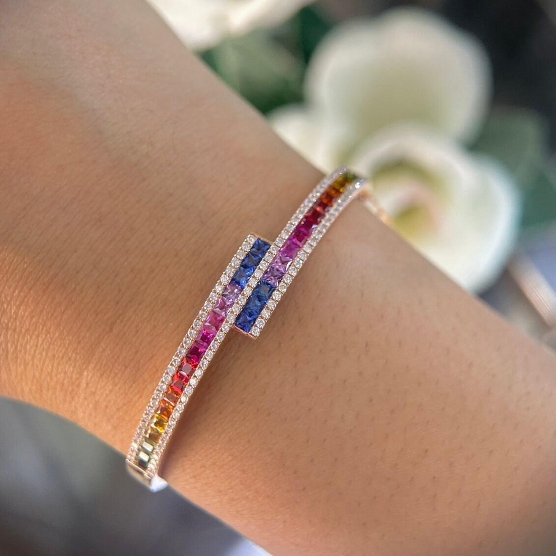 Bangle bypass in oro rosa 18k con zaffiro multicolore e diamanti in vendita 1