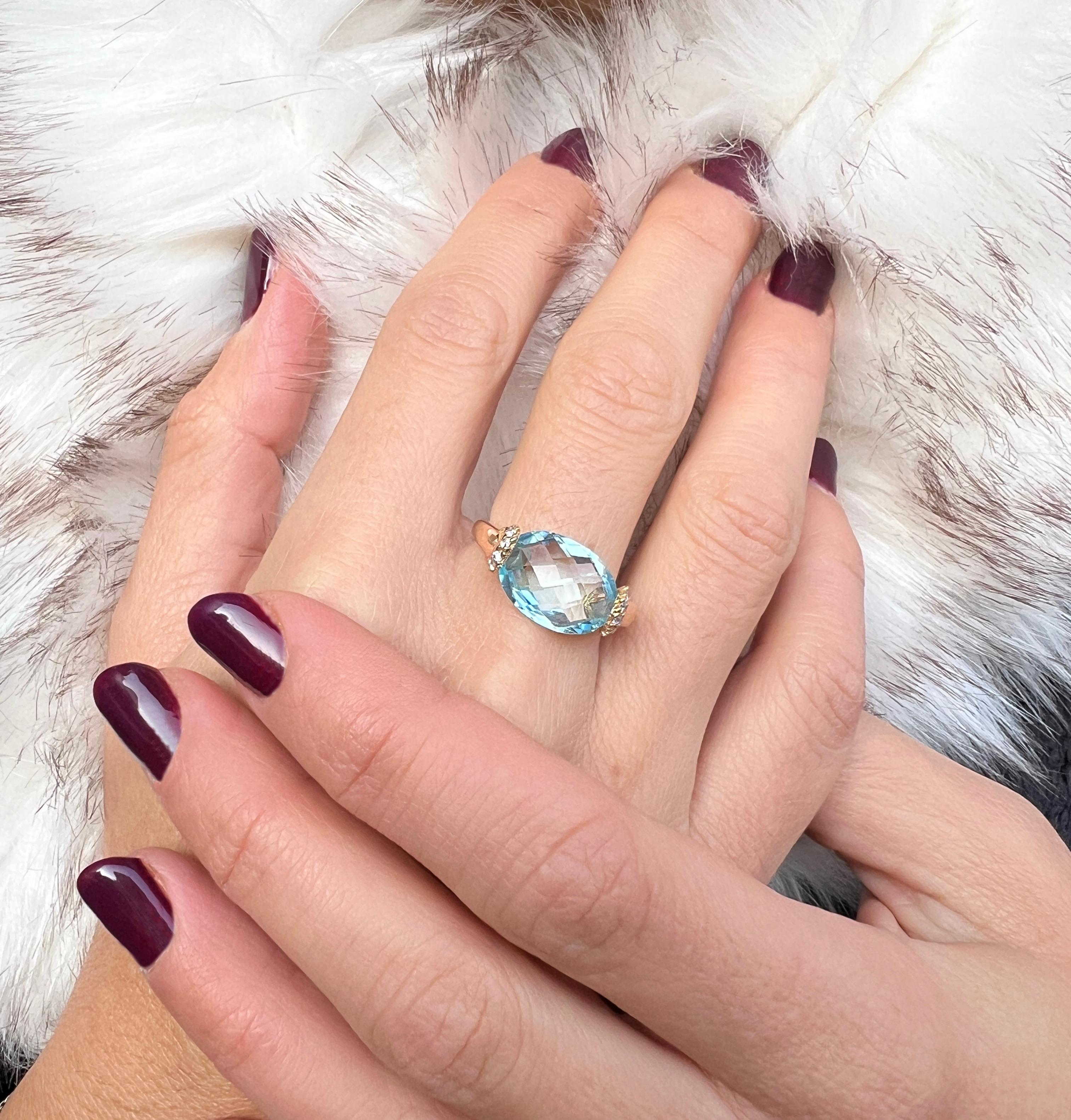 Fashion modern cocktail ring in 18k rose gold with natural blue topaz quartz,  handemade in Italy by Stanoppi Jewellery since 1948. Natural stone, transparent briolè cut .
The jewels made by the Stanoppi company are recognizable, worn they stand out