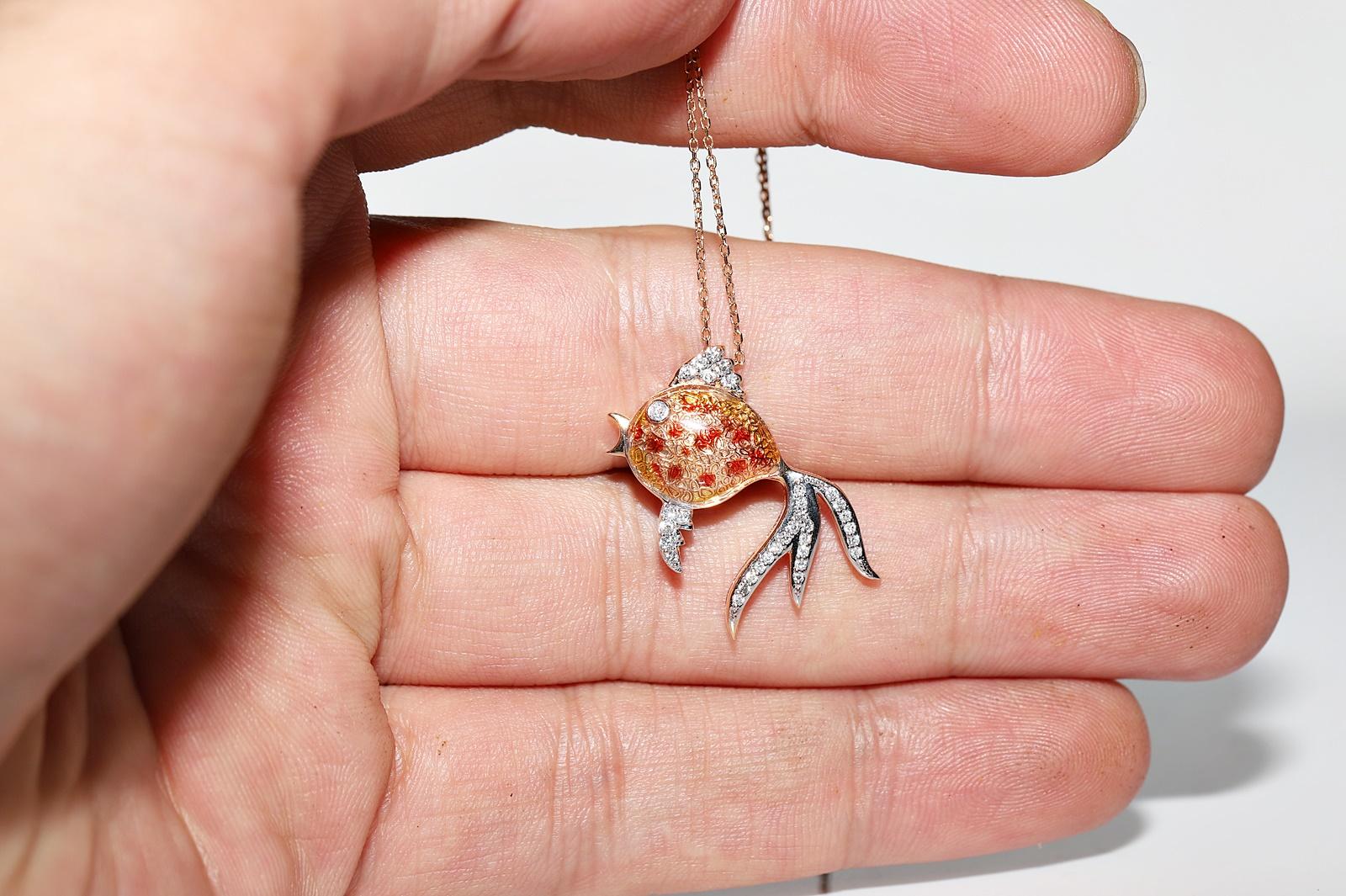 18k Rose Gold Natural Diamond And Enamel Decorated Fish Pendant  Necklace For Sale 3