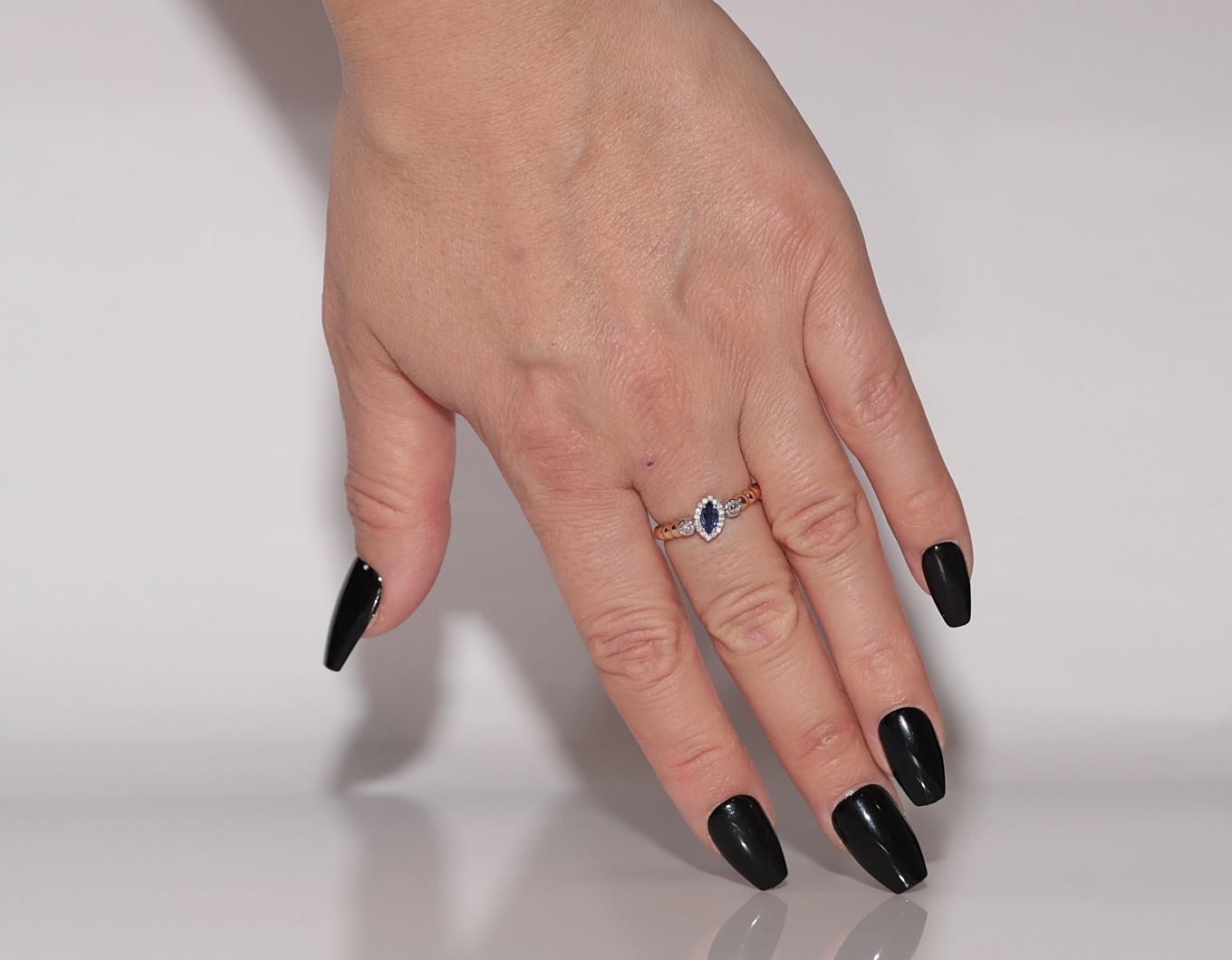 Bague décorée en or rose 18 carats avec diamants naturels et saphirs en vente 6