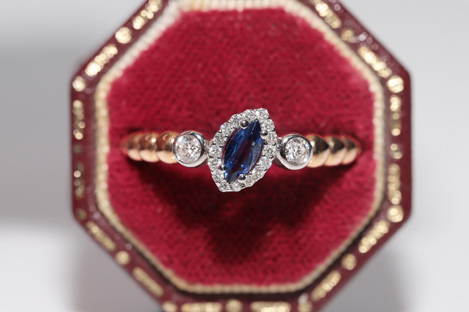 En très bon état.
Le poids total est de 3.3 grammes.
Au total, un diamant de 0,17 ct.
Le diamant est de couleur F et de pureté VVS.
La taille de la bague est de 7 US
Testé à l'acide pour vérifier qu'il s'agit bien d'or véritable 18k.
Nous pouvons