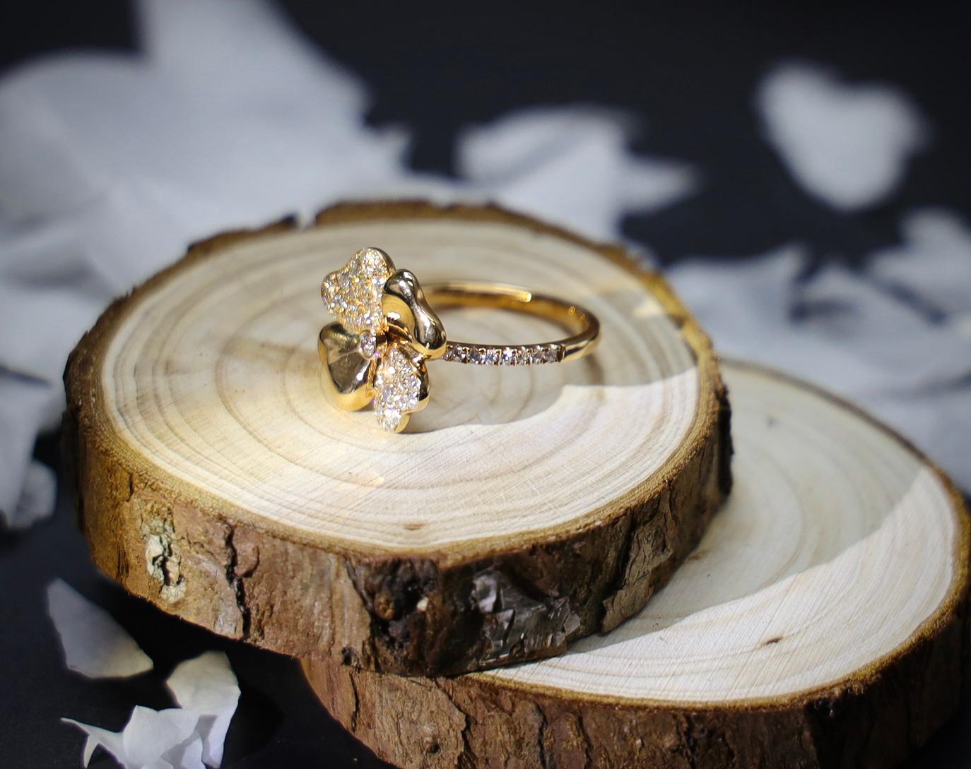 Taille ronde Bague en or rose 18 carats à diamant naturel de forme classique en vente