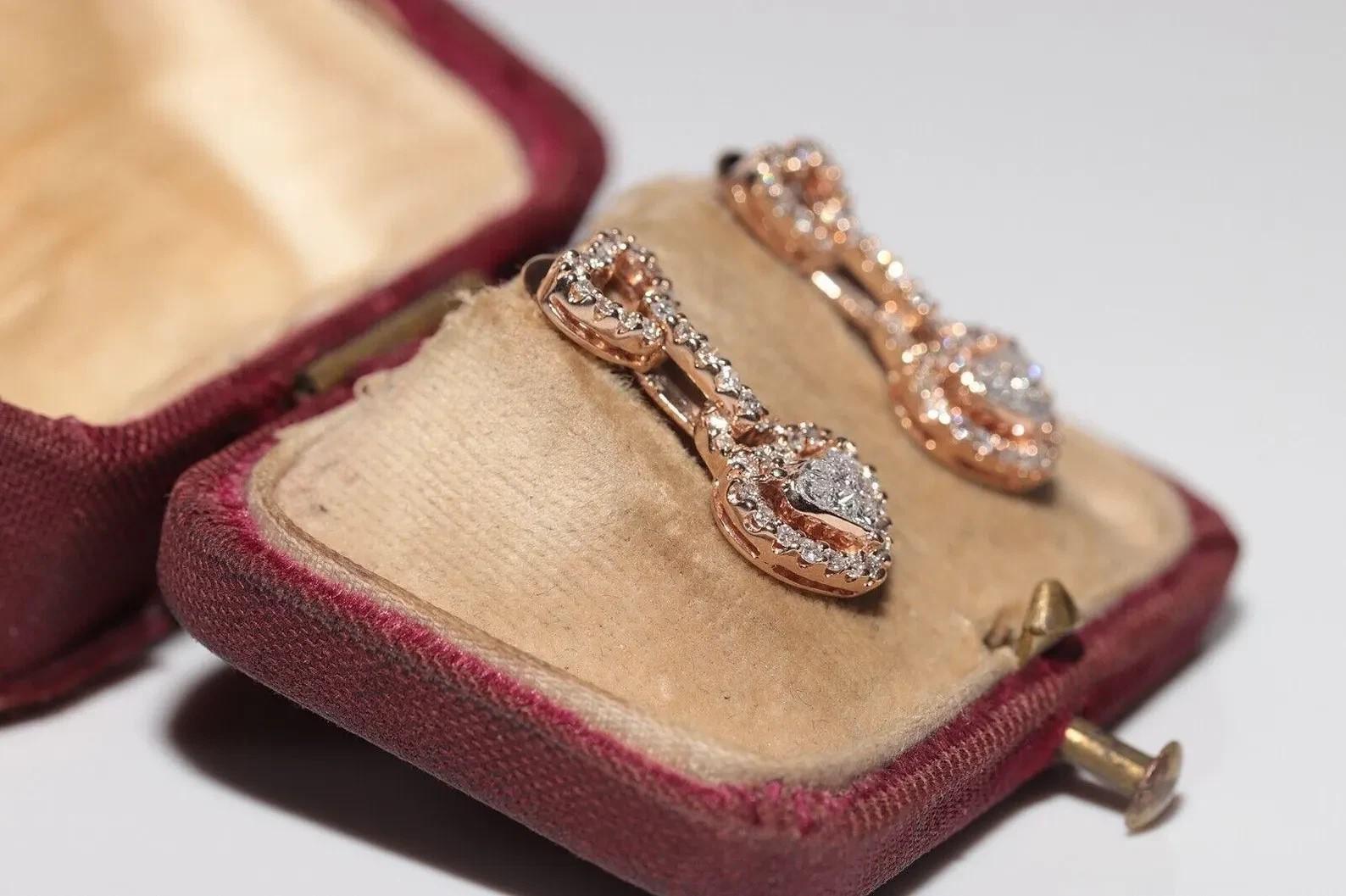 Artisan Boucle d'oreille pendante en or rose 18k ornée de diamants naturels en forme de coeur en vente