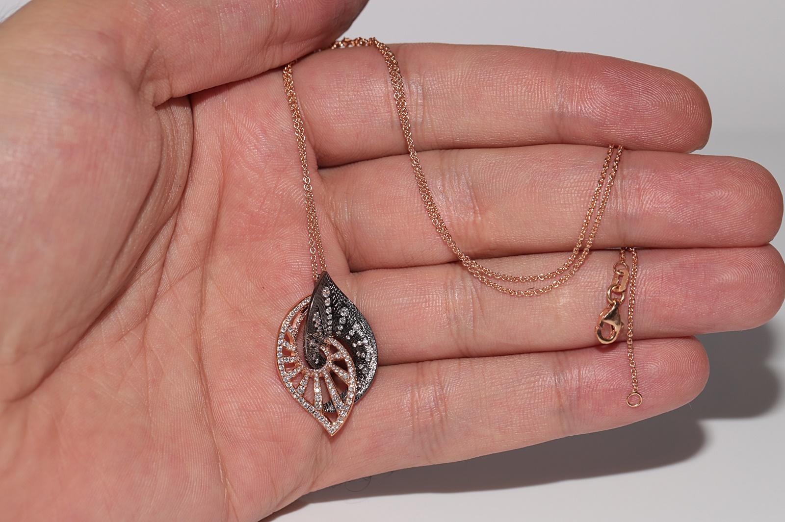 Collier pendentif style feuille en or rose 18 carats décoré de diamants naturels en vente 2