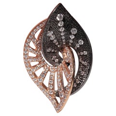 Collier pendentif style feuille en or rose 18 carats décoré de diamants naturels