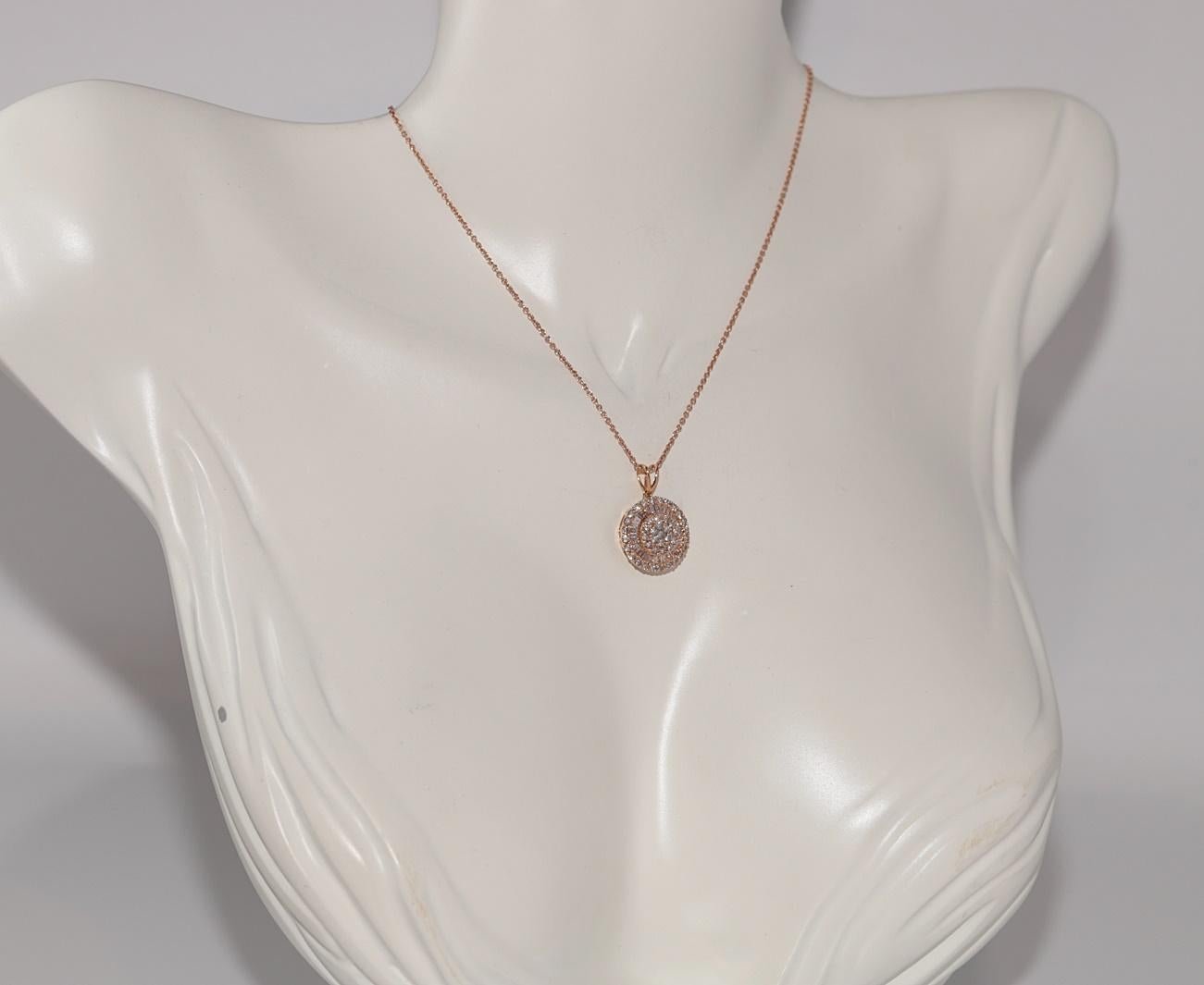 Taglio brillante Collana con ciondolo rotondo decorato con diamanti naturali in oro rosa 18k in vendita