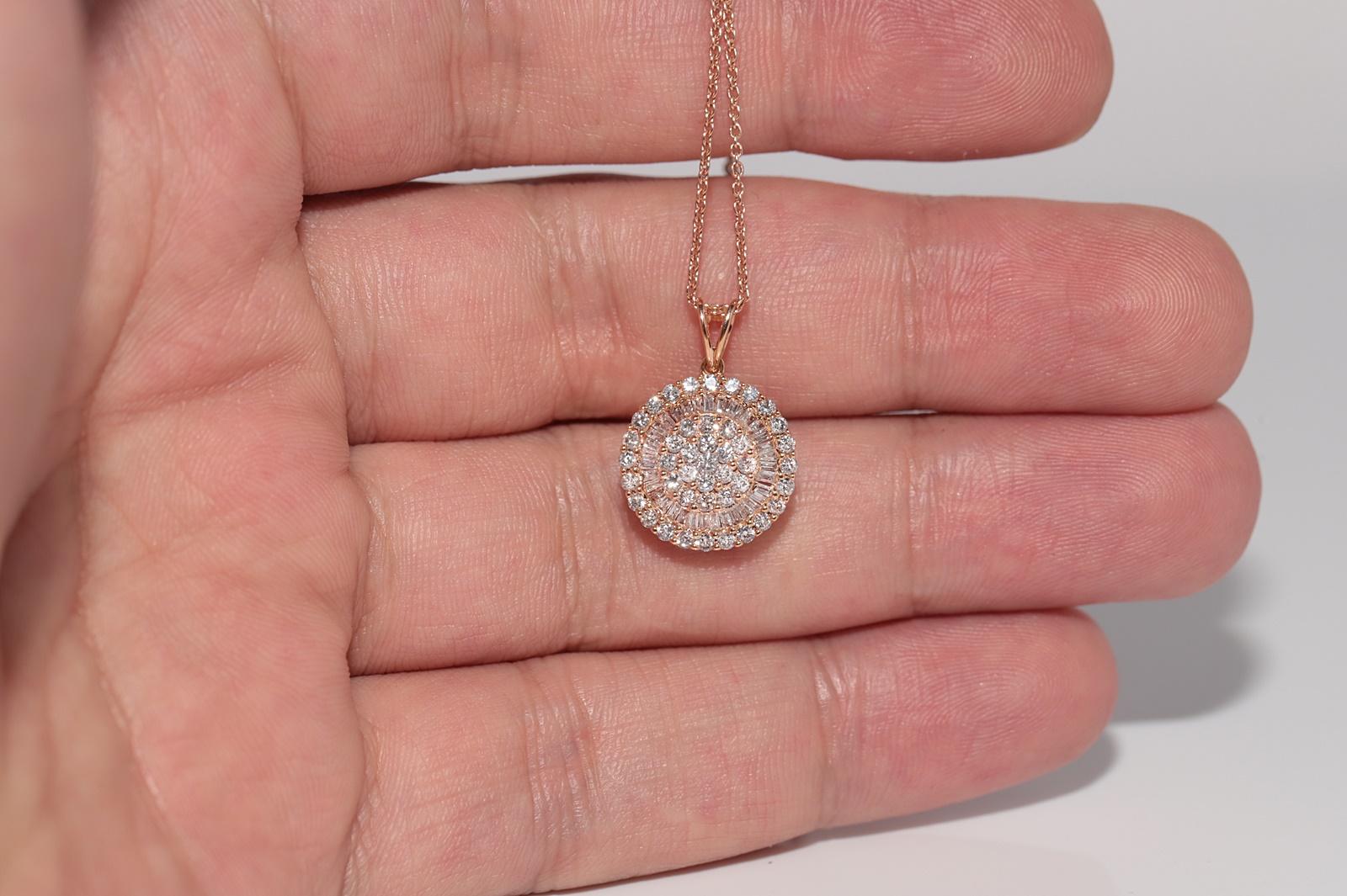 Collana con ciondolo rotondo decorato con diamanti naturali in oro rosa 18k In condizioni buone in vendita a Fatih/İstanbul, 34