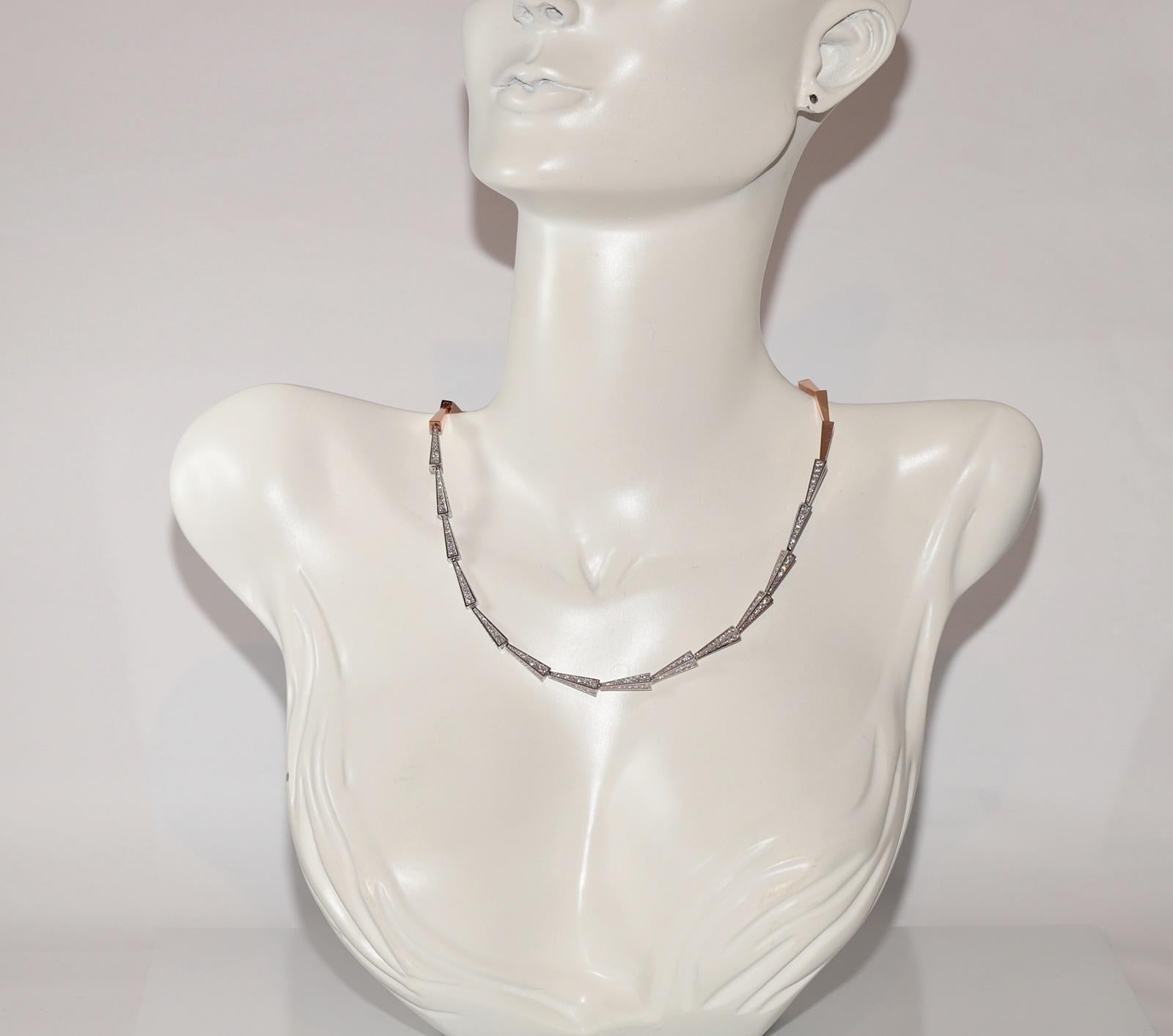 In very good condition.
Total weight is 22.4 grams.
Totally is diamond about 7 ct.
The diamond is has F color and vvs clarity.
Total lenght is chain 43.5 cm.
Please contact for any questions.