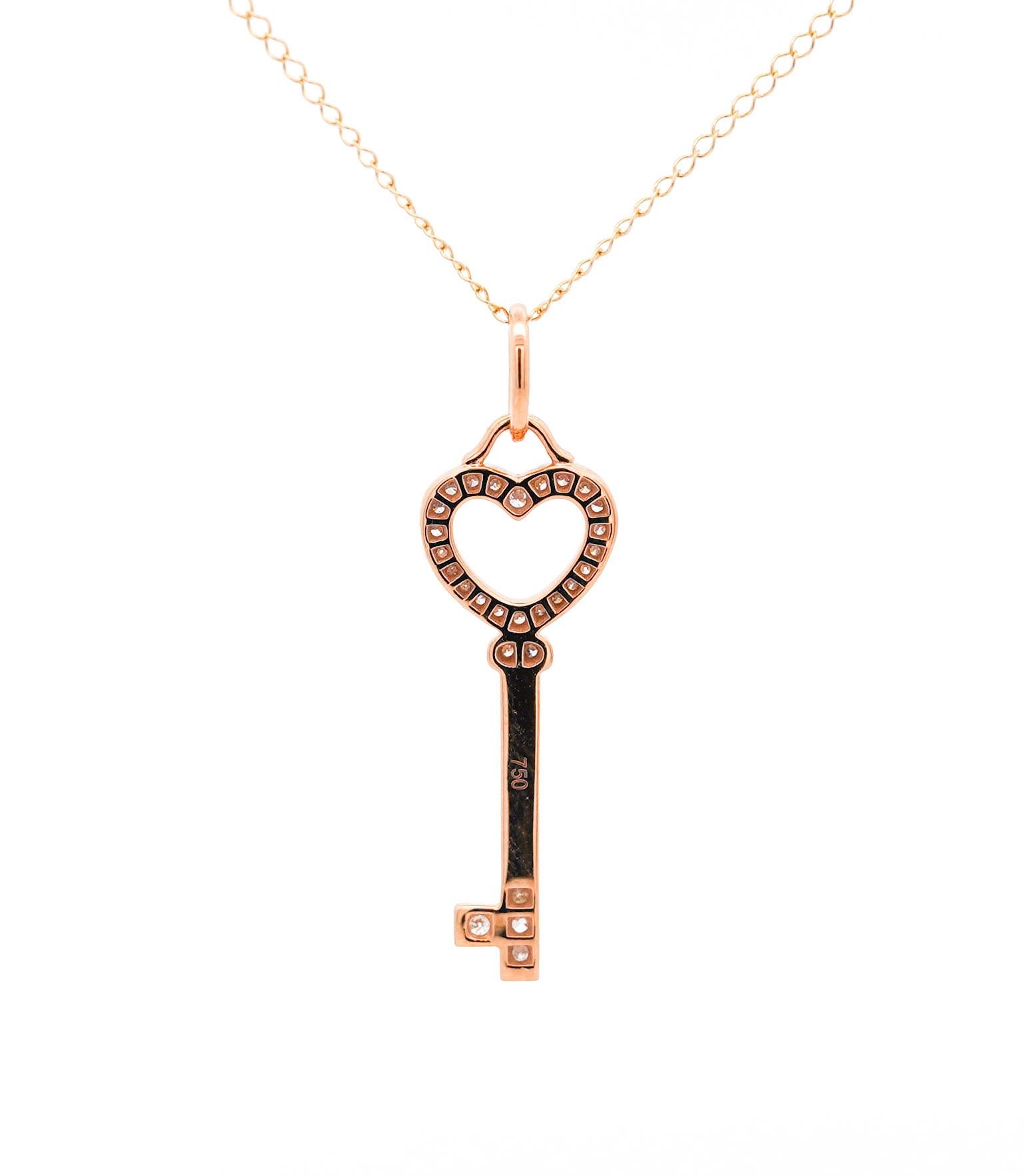 Taglio rotondo Collana con ciondolo Key To My Heart in oro rosa 18k con diamanti naturali in vendita