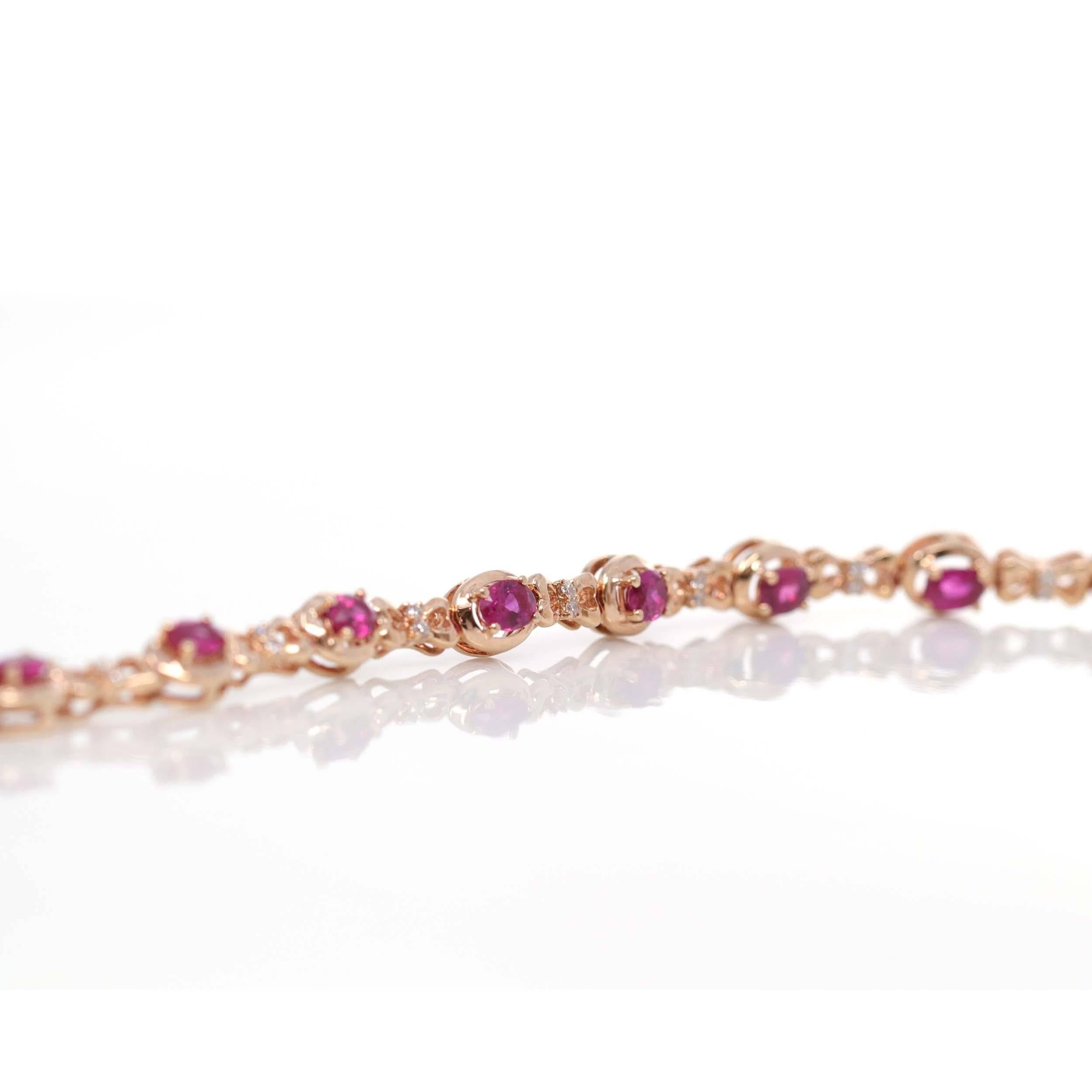 Bracelet à charnières en or rose 18 carats avec rubis naturel et diamants Neuf - En vente à Portland, OR