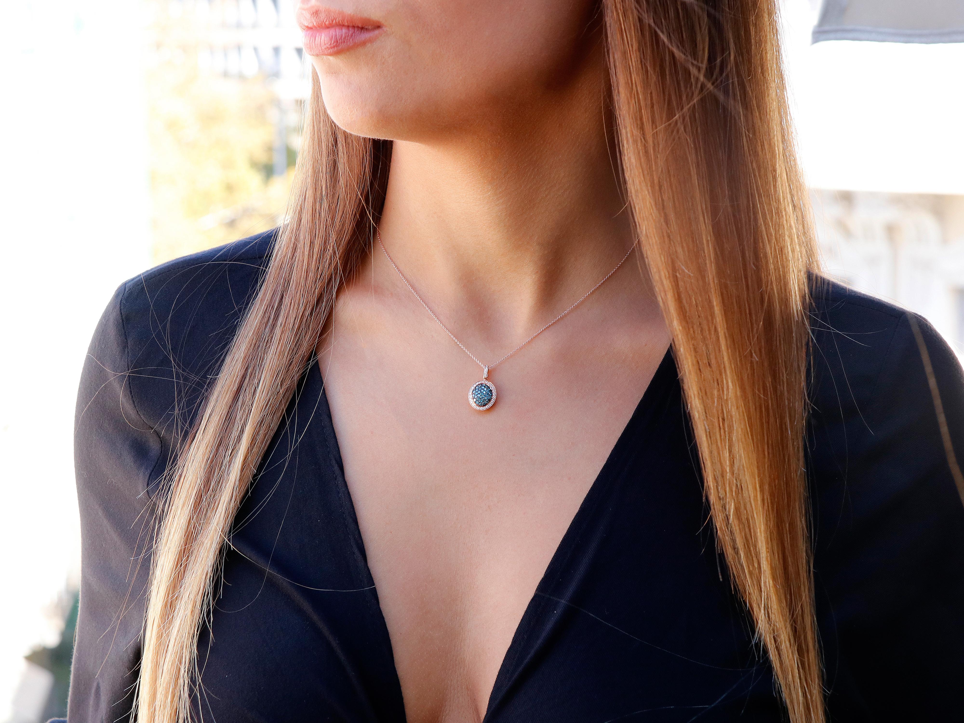 18 Karat Roségold Halskette mit blauen und weißen Diamanten im Zustand „Neu“ im Angebot in Athens, GR