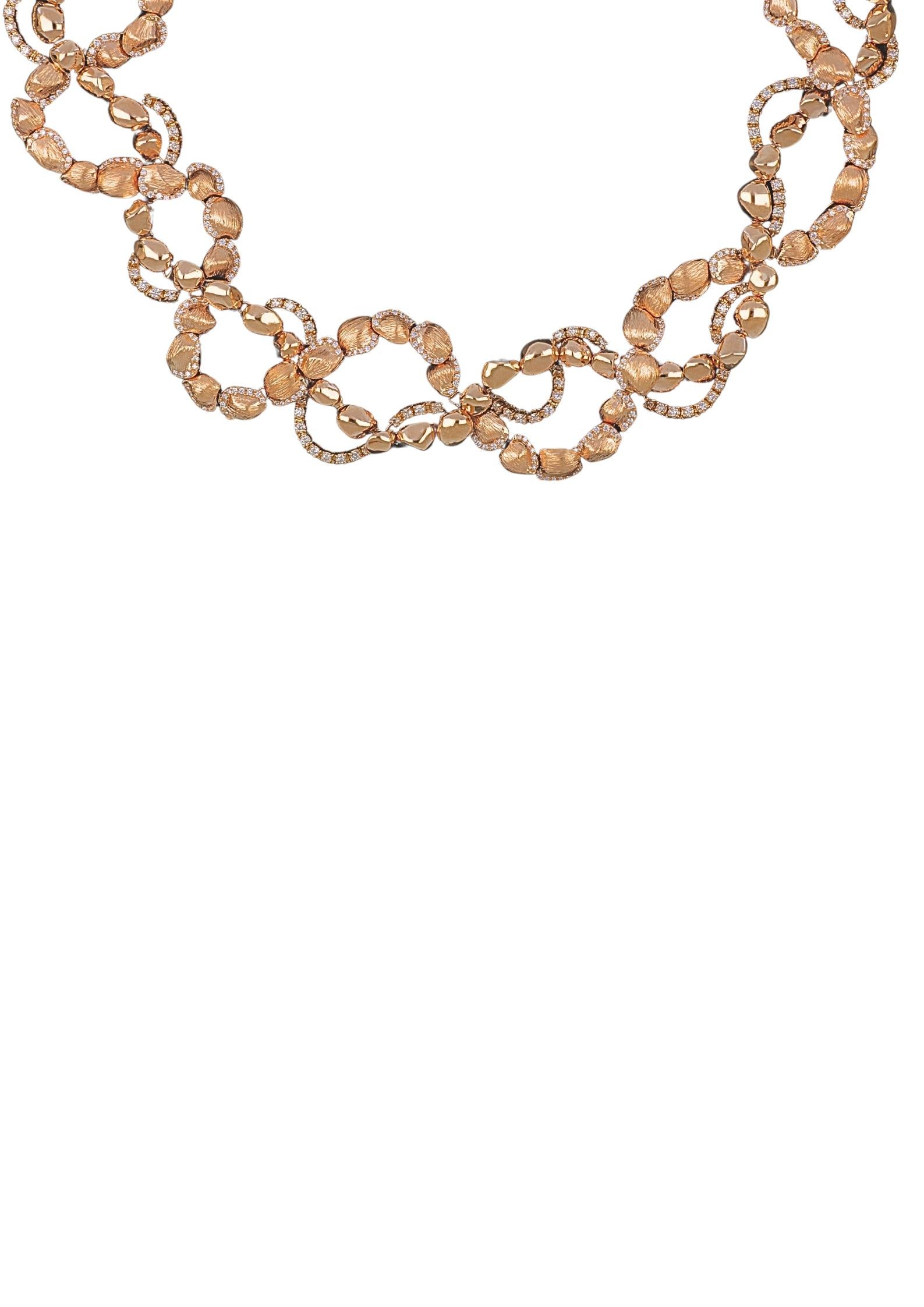 18k Rose Gold Necklace with Round Cut Diamonds For Sale 1