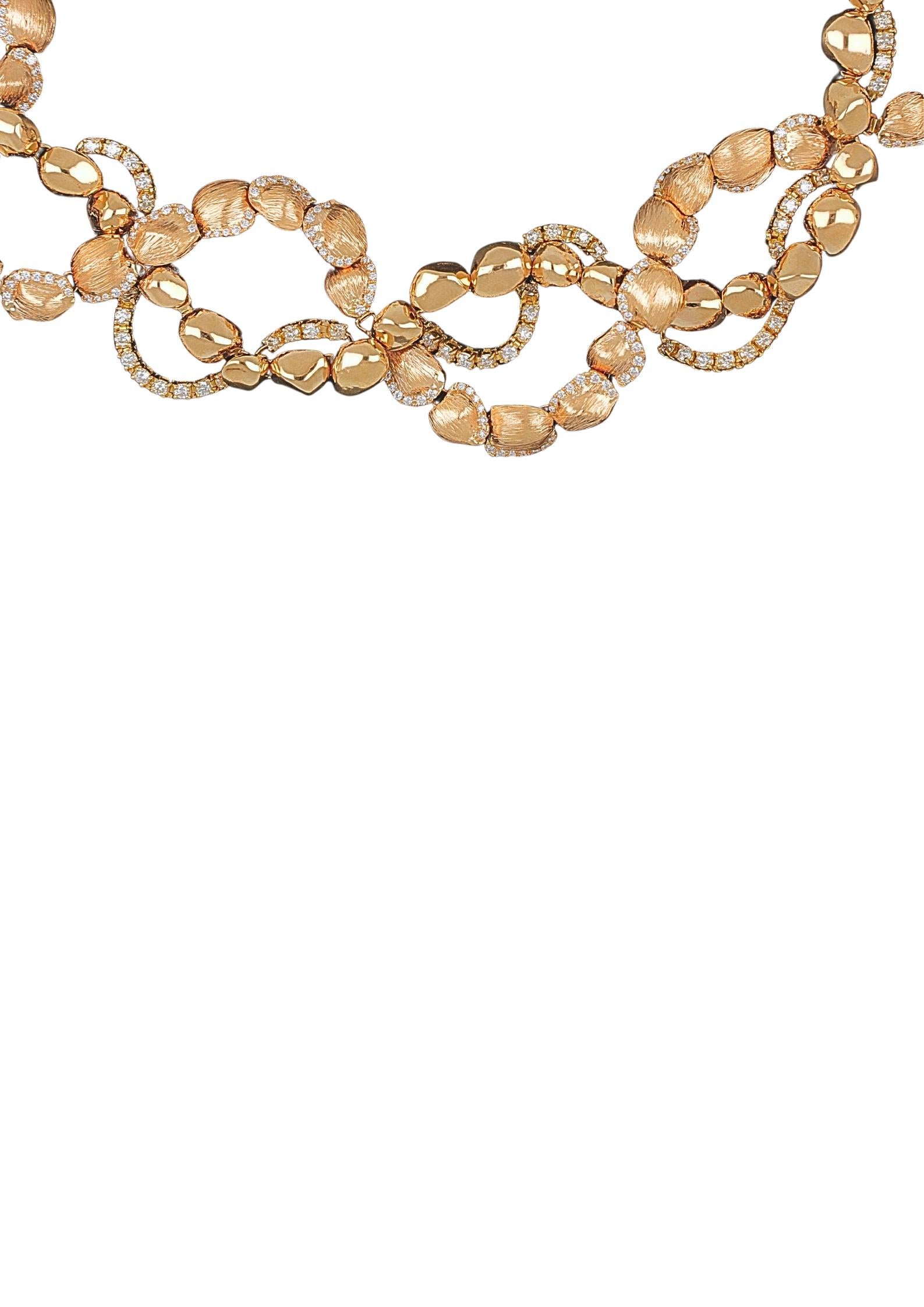 18k Rose Gold Necklace with Round Cut Diamonds For Sale 2