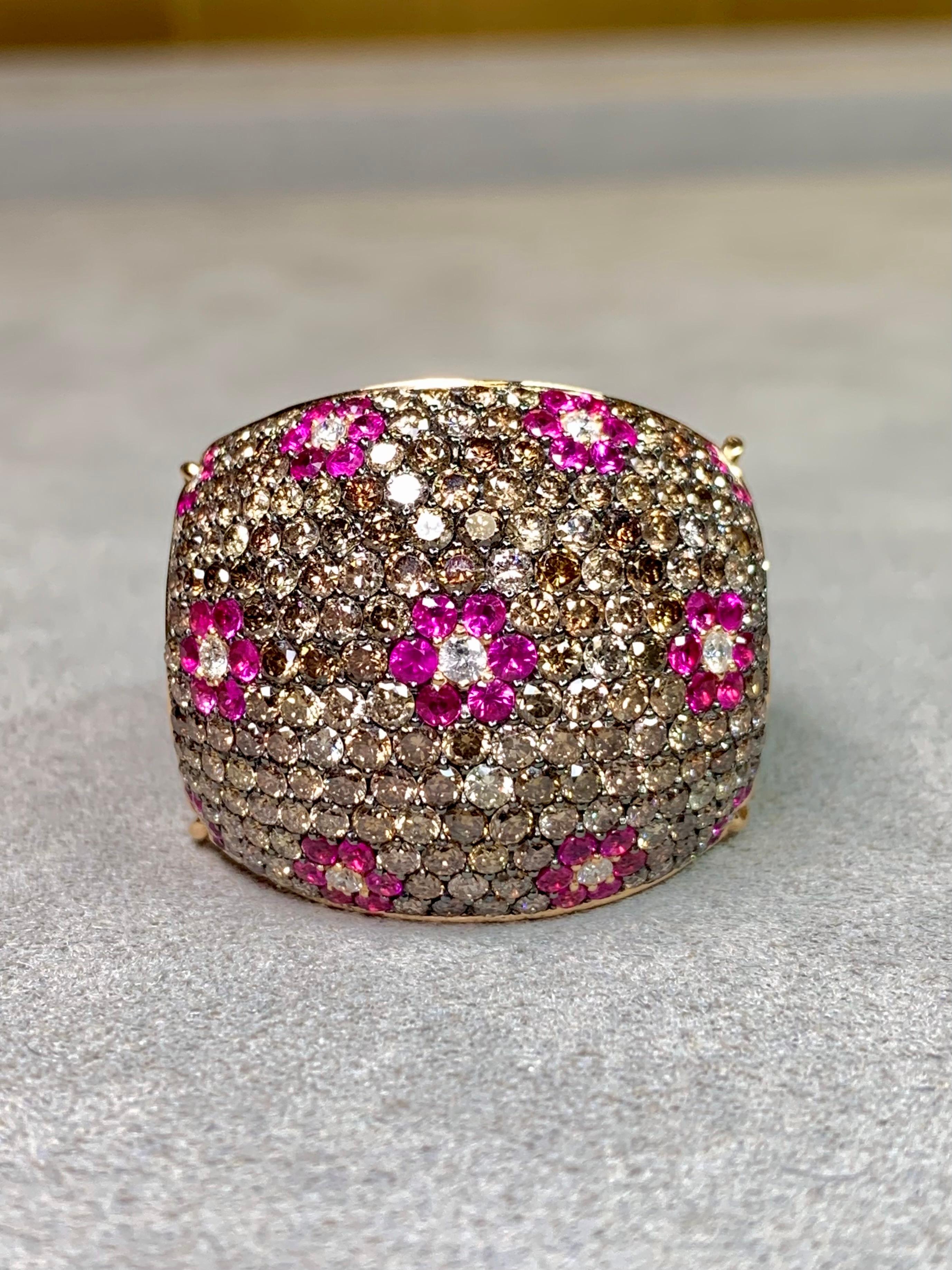Contemporain Or rose 18K Onyx Diamant brun Saphir rose  Bombe florale bague cocktail en vente