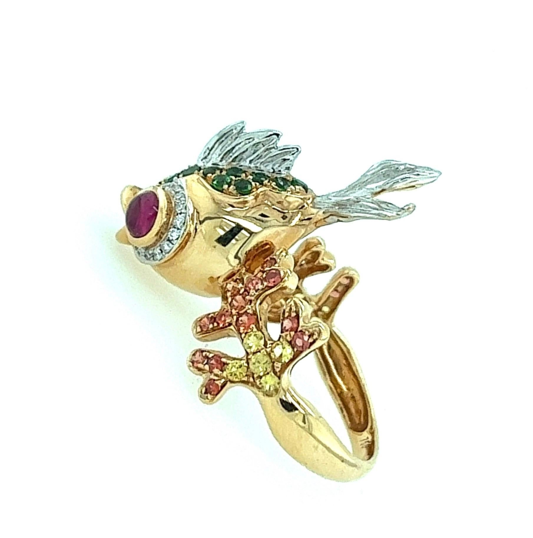 18K Rose Gold Orange Sapphire & Ruby Gold Fish Ring with Diamonds In New Condition For Sale In Hong Kong, HK