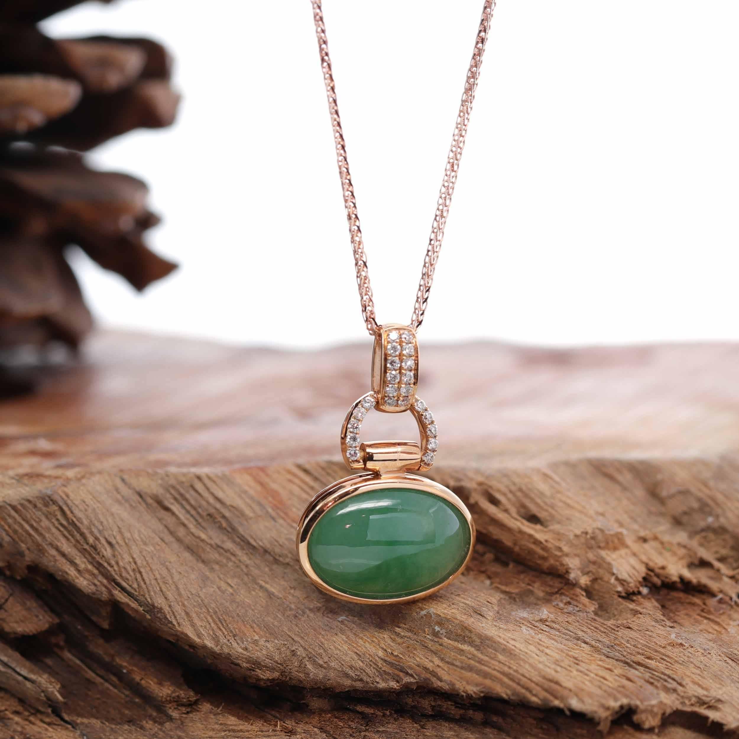 Ovaler kaiserlicher Jadeit-Jade-Cabochon-Halskette aus 18 Karat Roségold mit Diamanten (Künstler*in)