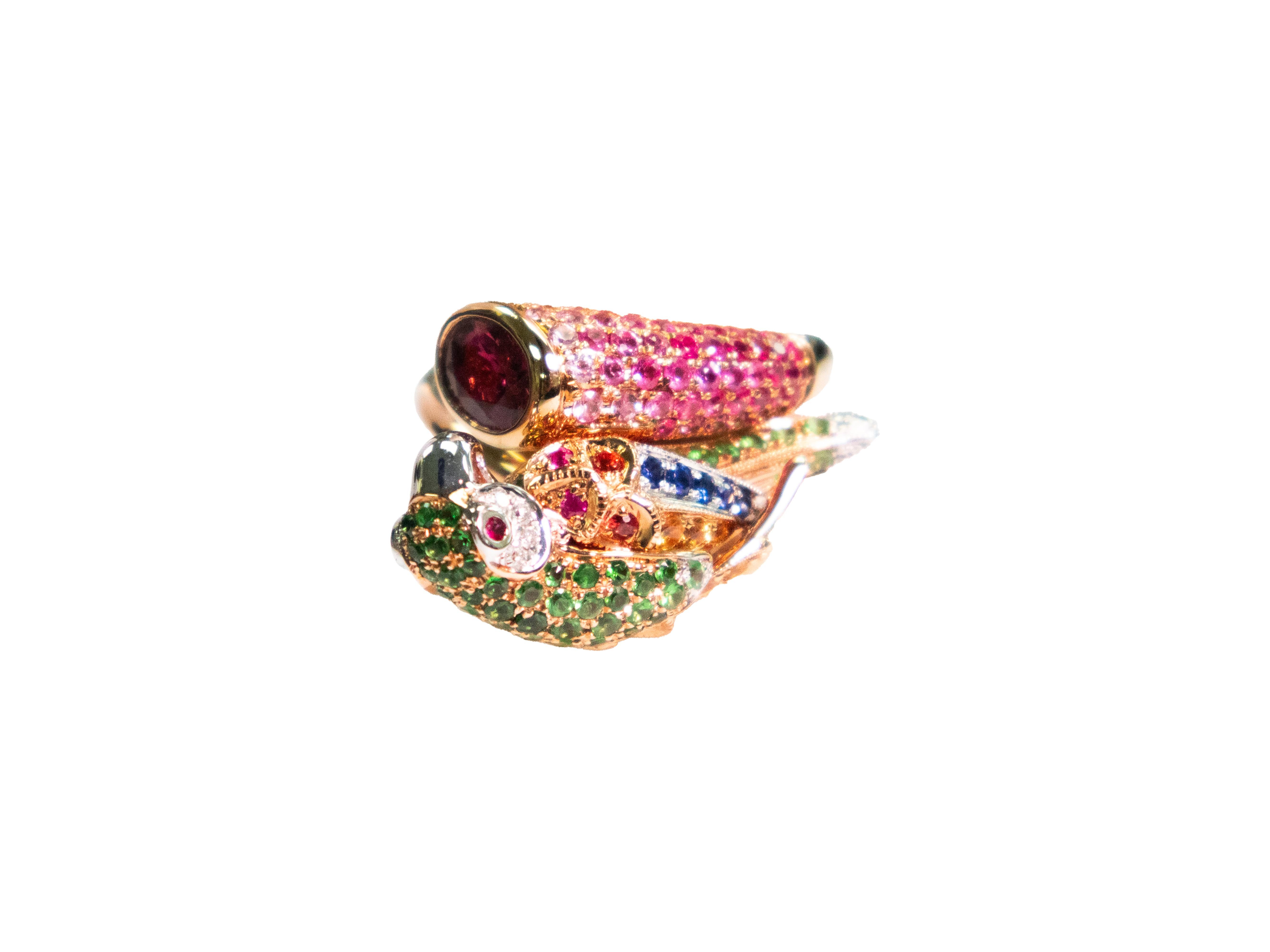 18K Rose Gold Parrot Ring with Green Garnet

A striking 18K rose gold ring adorned with a rich green garnet and accentuated by brilliant diamonds. The combination of deep green hues and sparkling stones creates a bold yet elegant statement. This