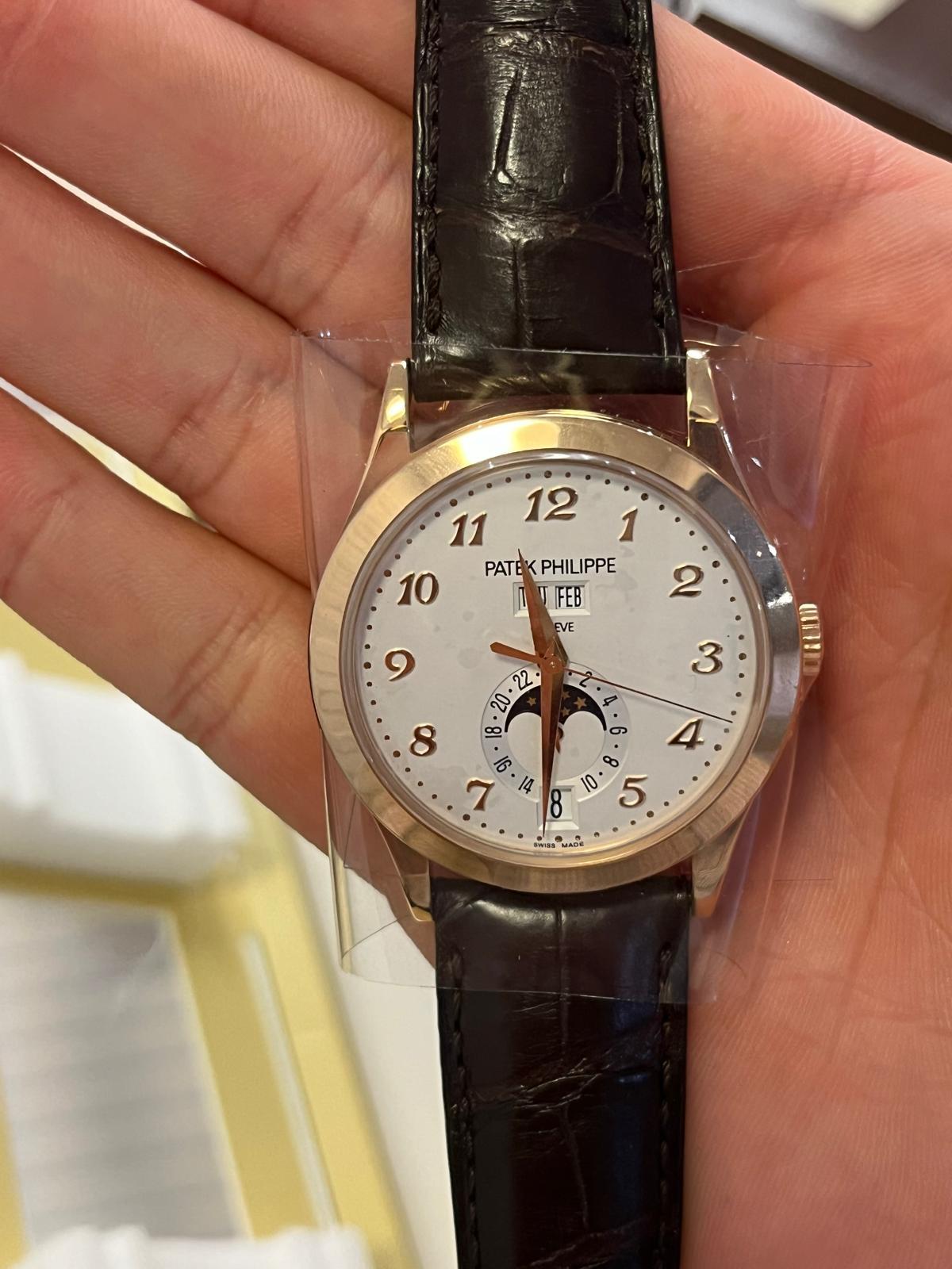 18k Rose Gold Patek  Philippe Annual Calendar, ref# 5396R-012 In Excellent Condition For Sale In Princeton, NJ