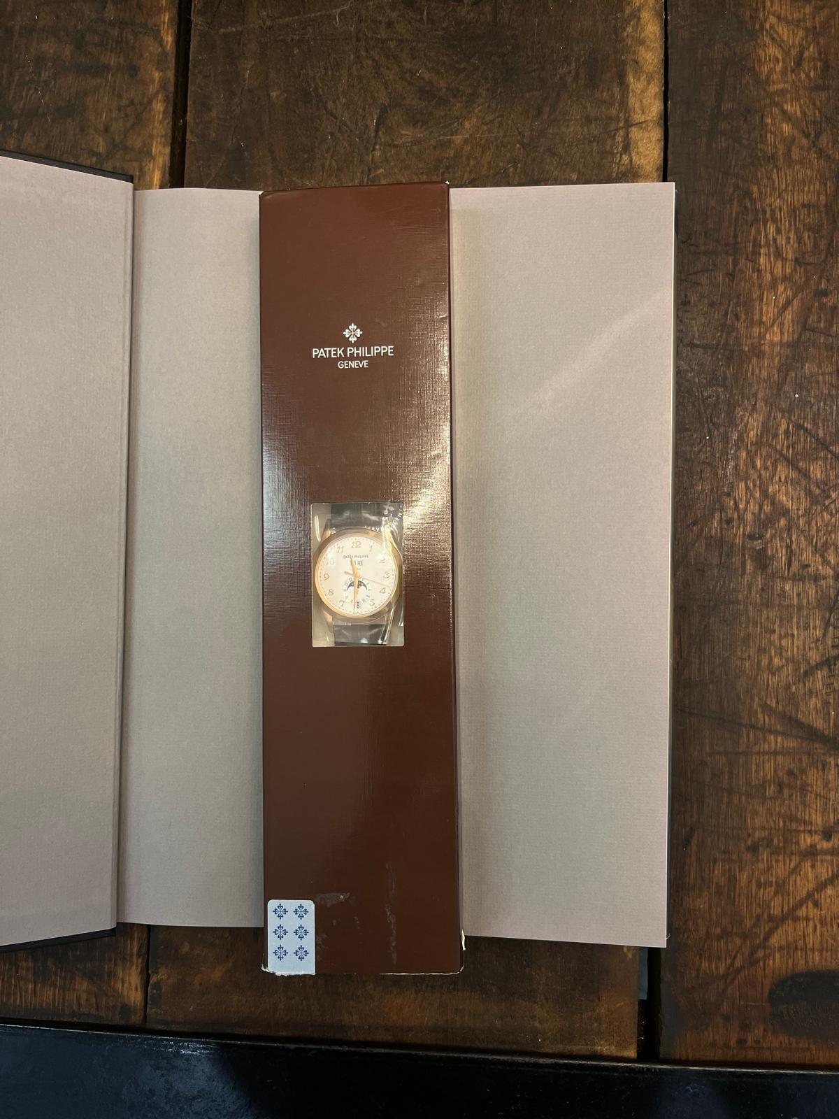 18k Rose Gold Patek  Philippe Annual Calendar, ref# 5396R-012 For Sale 3