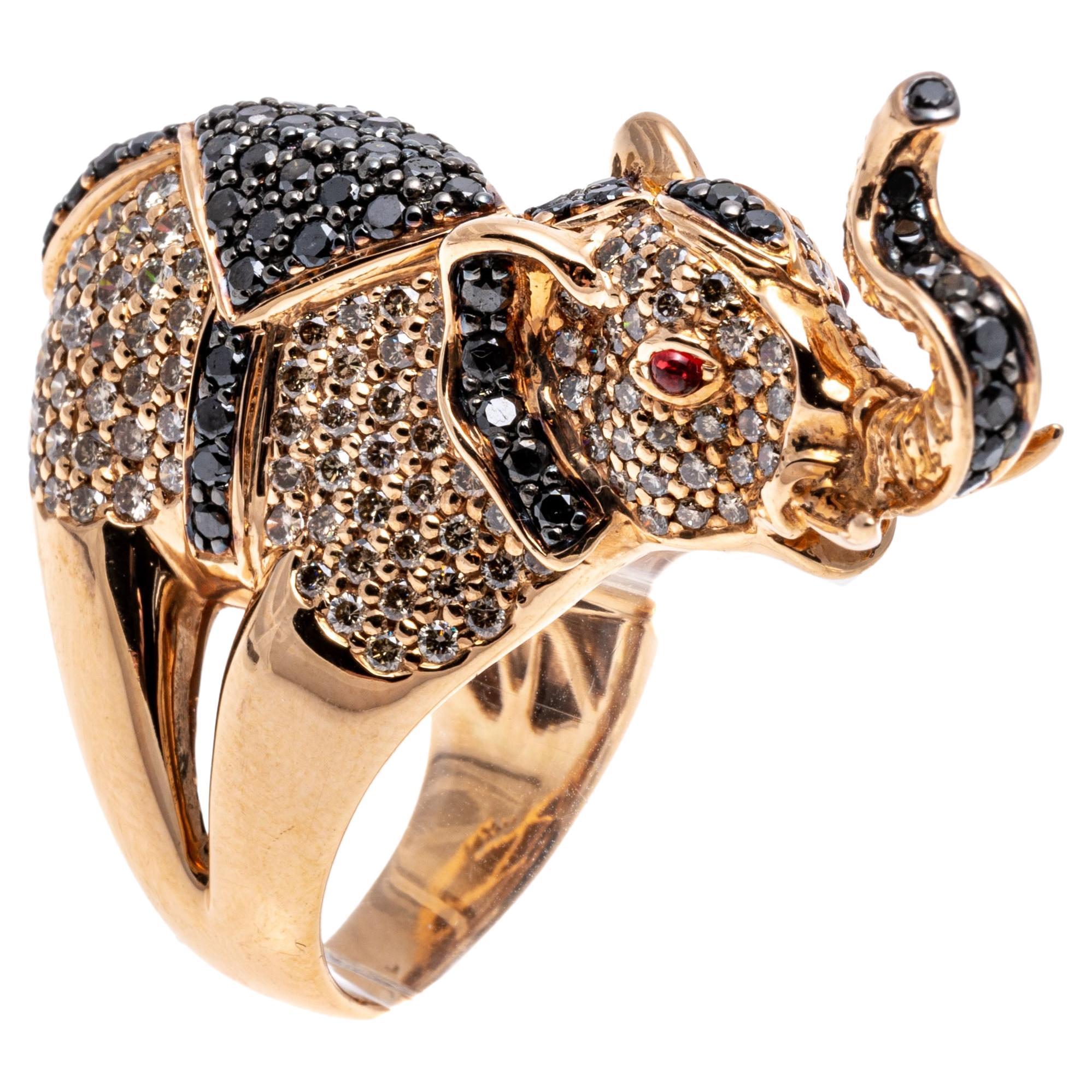 Bague éléphant balancier en or rose 18 carats pavé de diamants noirs et blancs