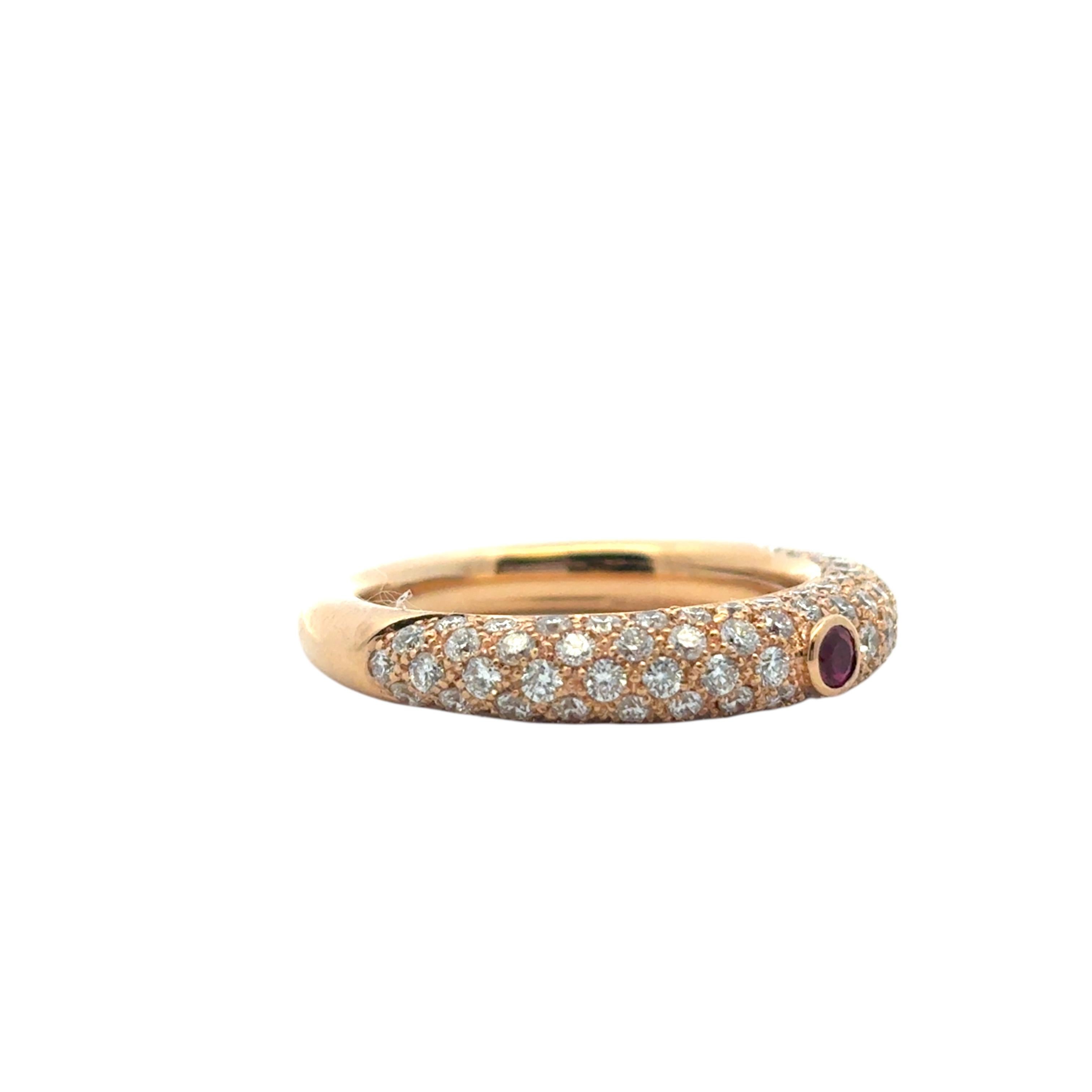 Taille ronde 18k Rose Gold Pave Diamond with 1 Ruby Band Ring en vente