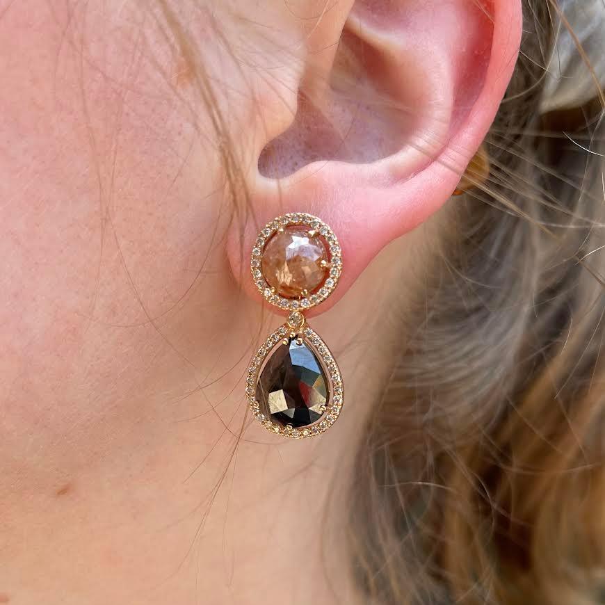 Taille rose Boucles d'oreilles en or rose 18k à diamant rose avec un halo en diamant et des vestes en diamant noir en vente