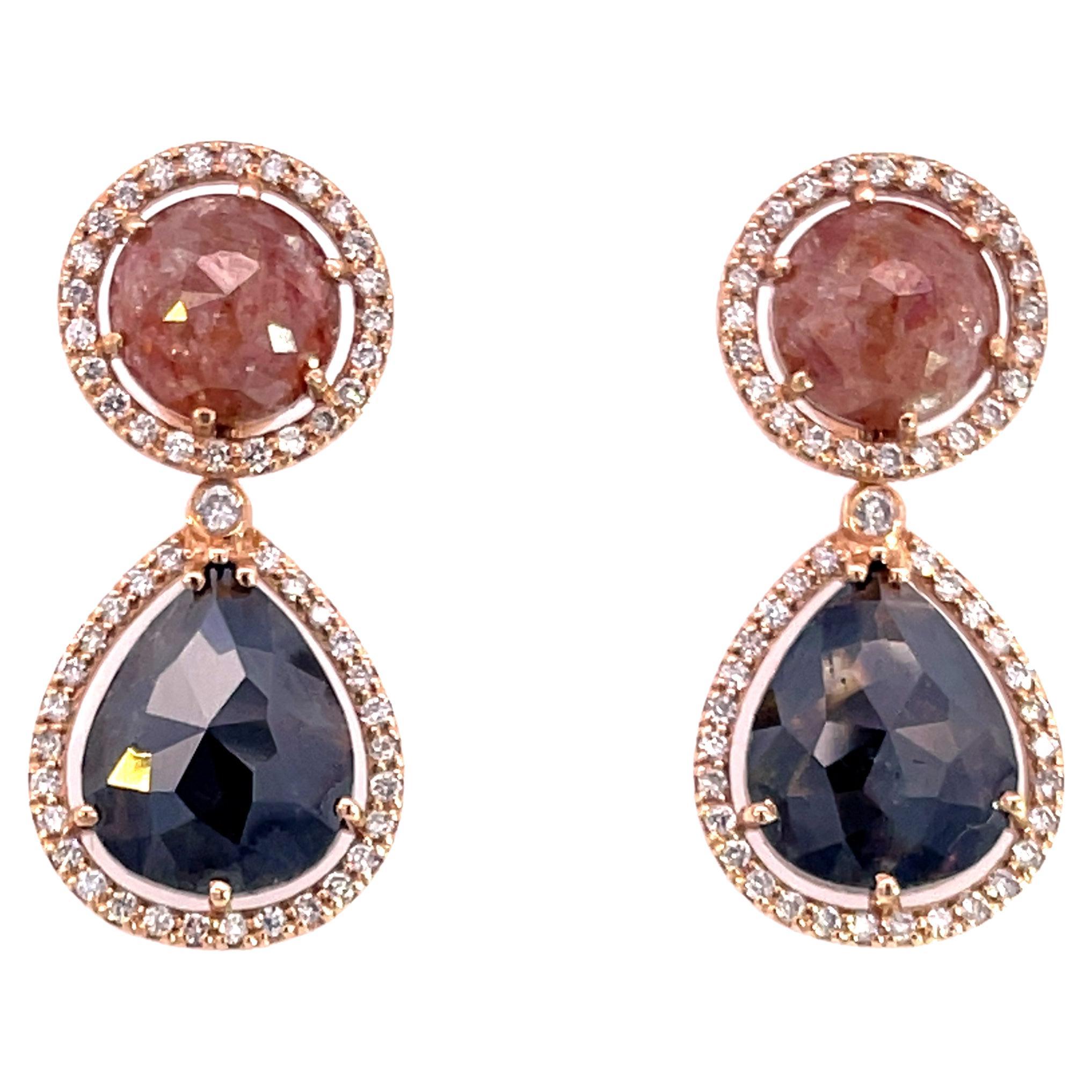 Boucles d'oreilles en or rose 18k à diamant rose avec un halo en diamant et des vestes en diamant noir