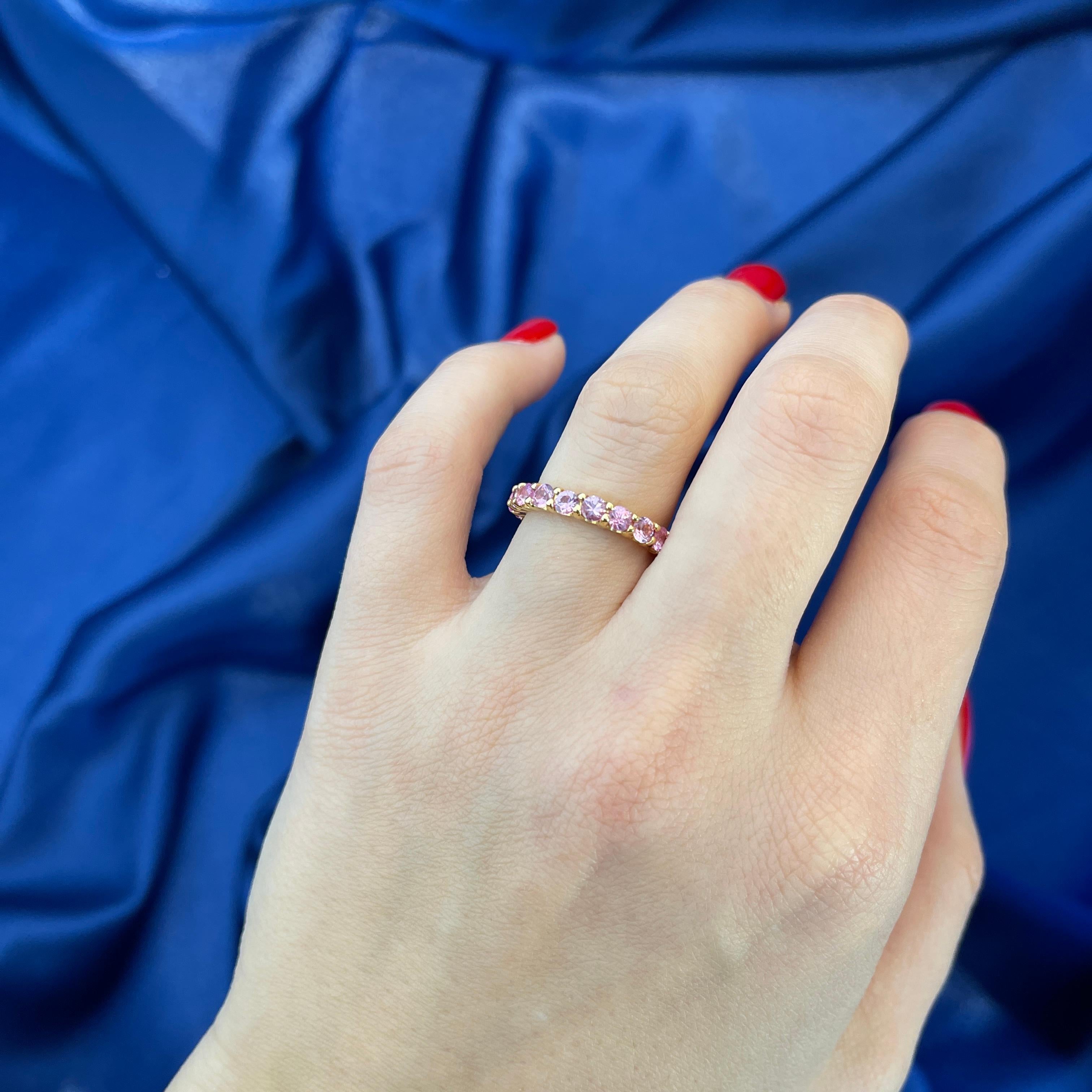 18K Rose Gold Pink Sapphire Eternity Band Ring In New Condition For Sale In Bergamo, BG