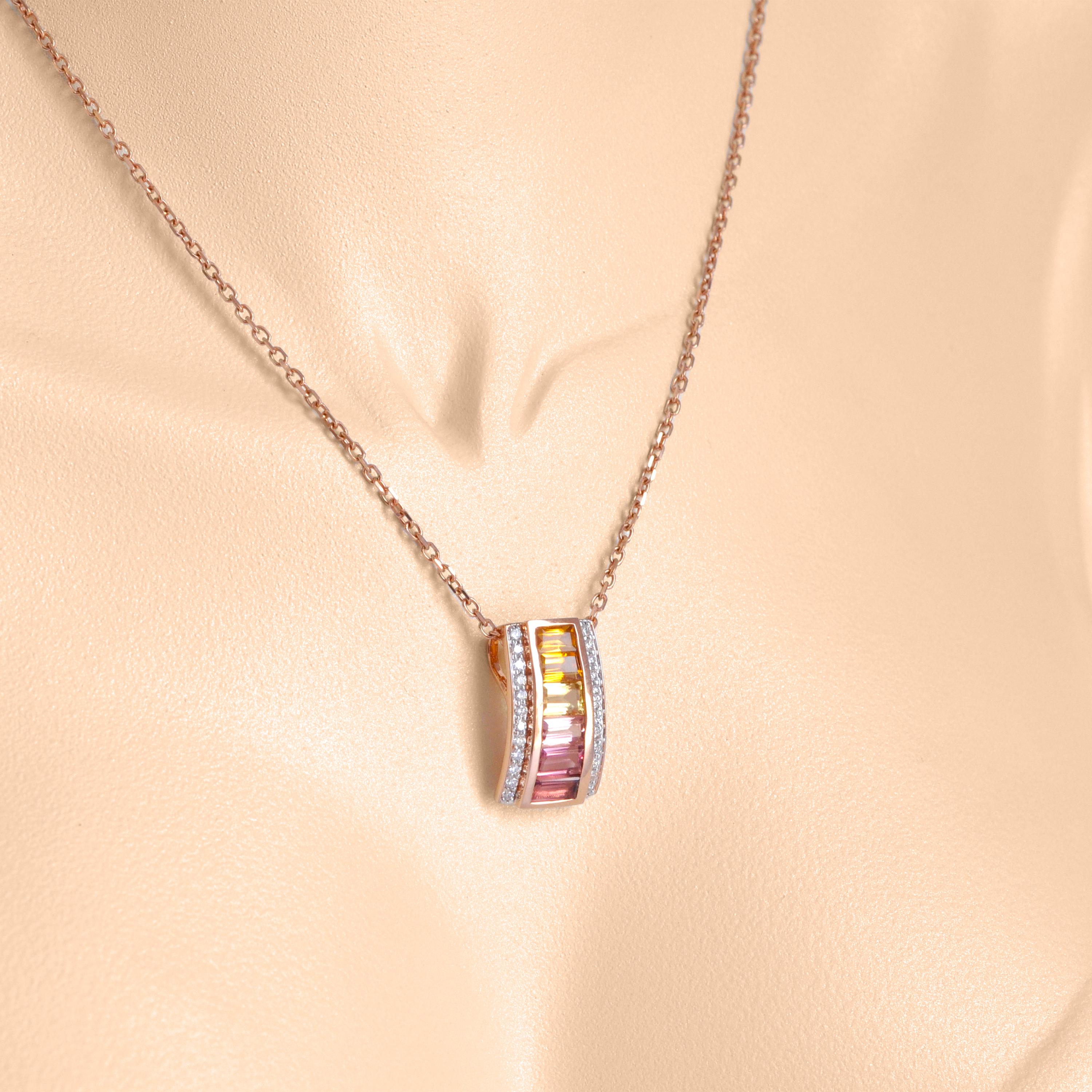 Il s'agit d'une exquise parure en or 18 carats citrine rose tourmaline pyramide diamant, une fusion captivante d'élégance et de brillance. Conçue dans un souci de précision et de luxe, cette parure est composée de pierres précieuses vibrantes, la