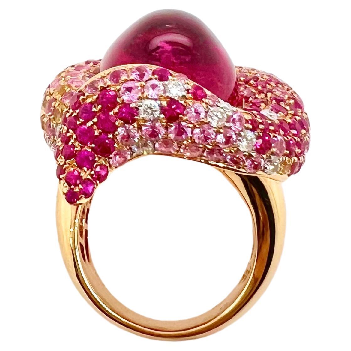 18 Karat Roségold Ring mit rosa Turmalin, Diamanten und farbigen Saphiren (Zeitgenössisch) im Angebot