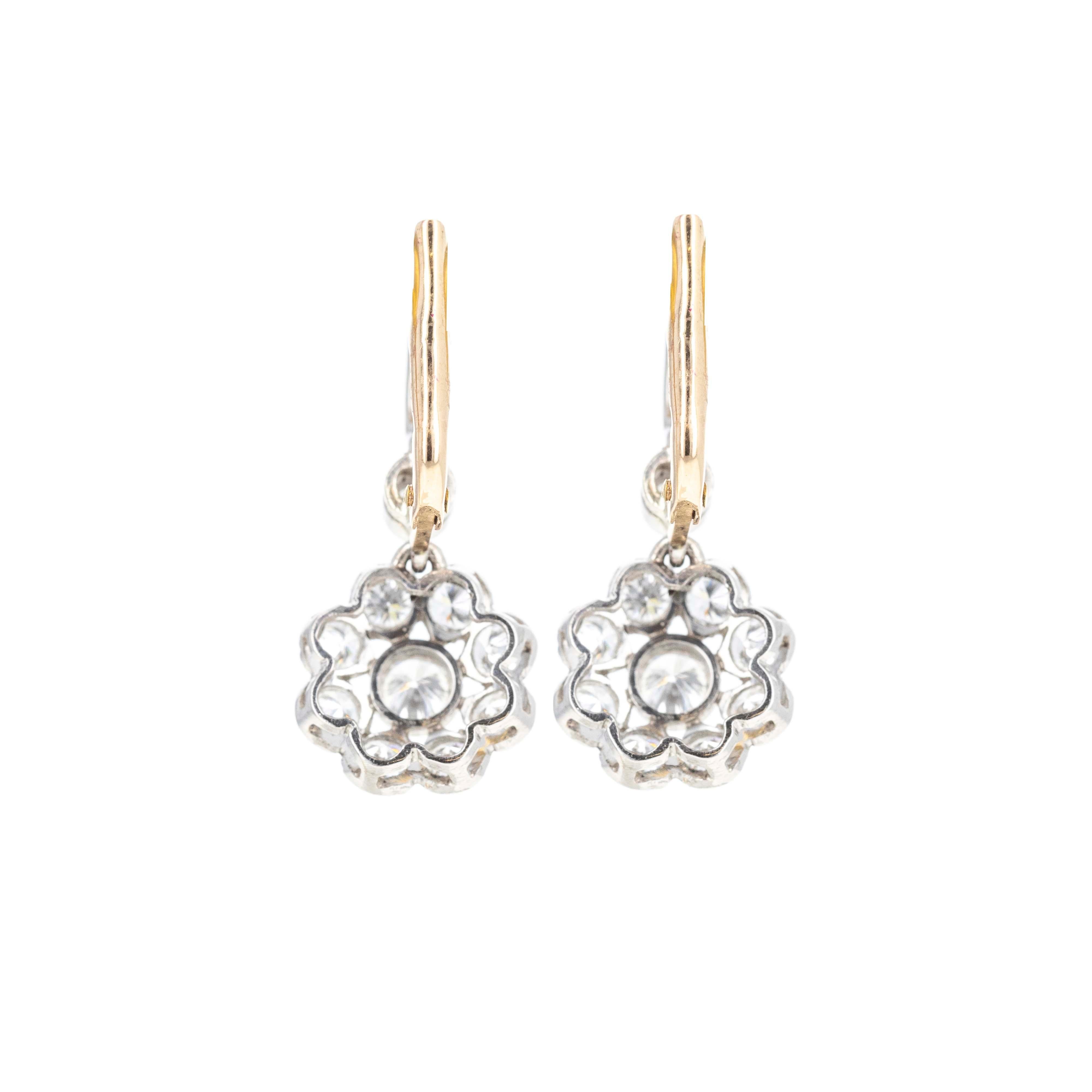 Édouardien Boucles d'oreilles florales en or rose 18 carats et platine avec diamants de 1,60 carat en vente
