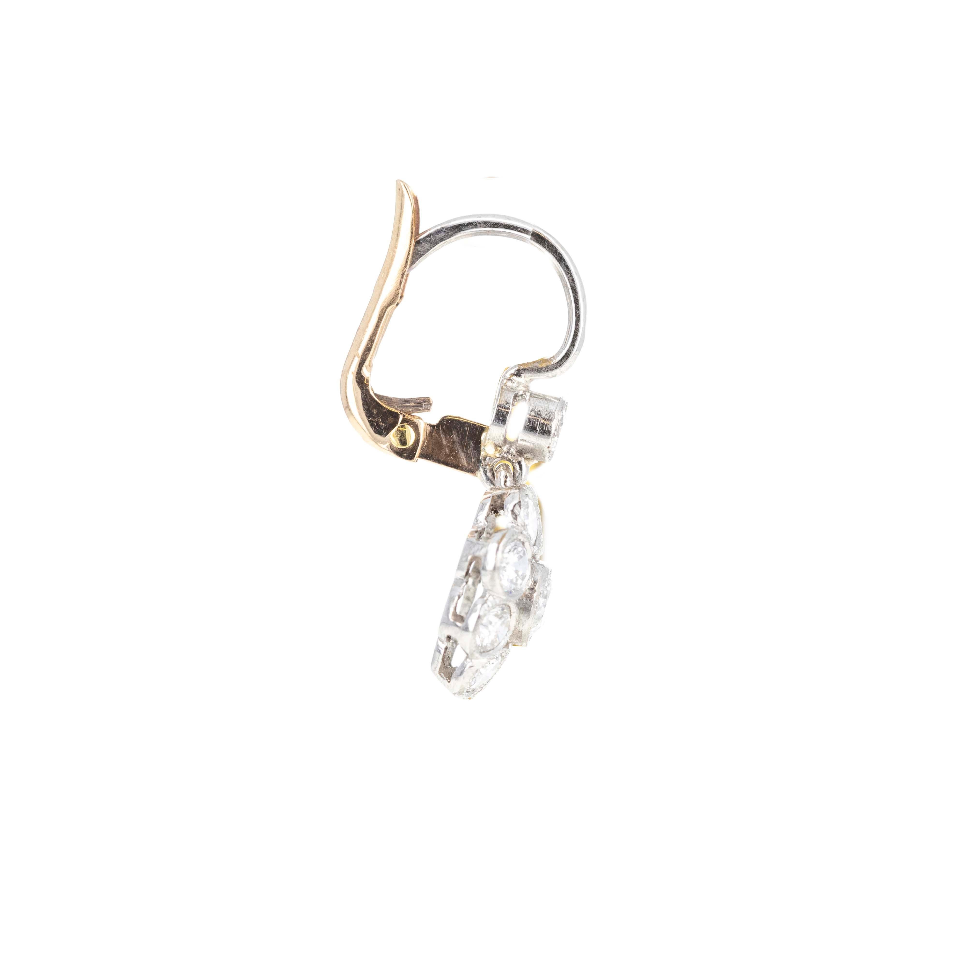 Taille ronde Boucles d'oreilles florales en or rose 18 carats et platine avec diamants de 1,60 carat en vente