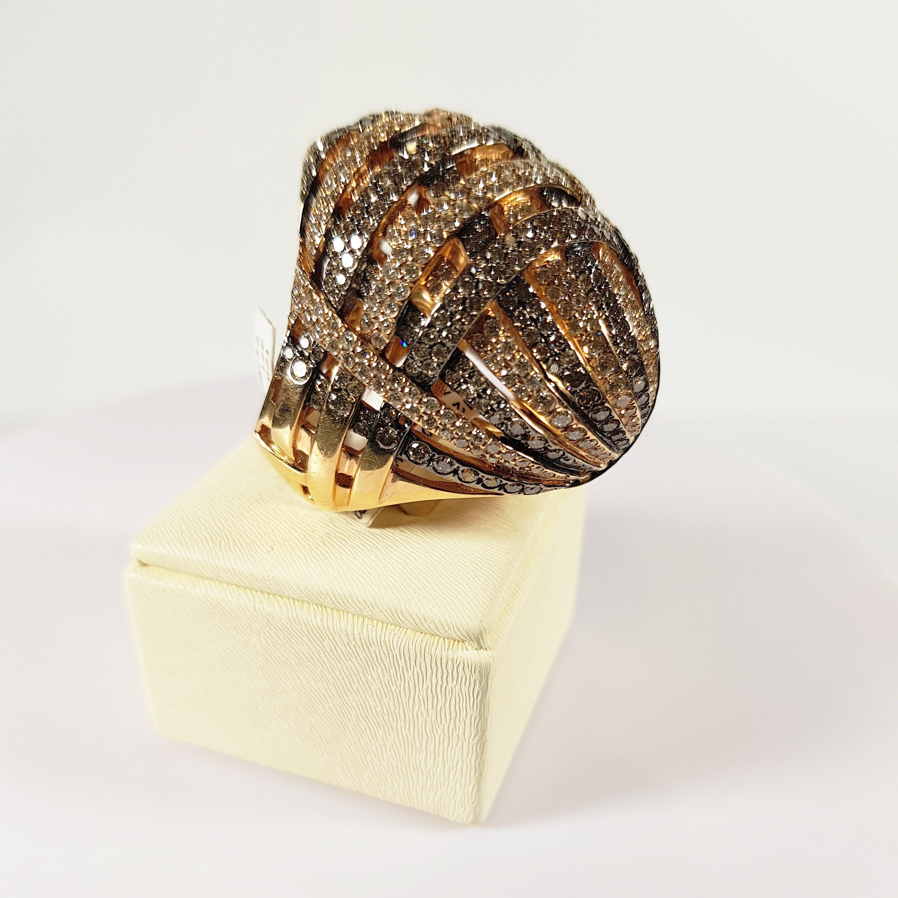 Contemporary 18 Karat Rose Gold Ring with Brown and White Diamonds For Sale