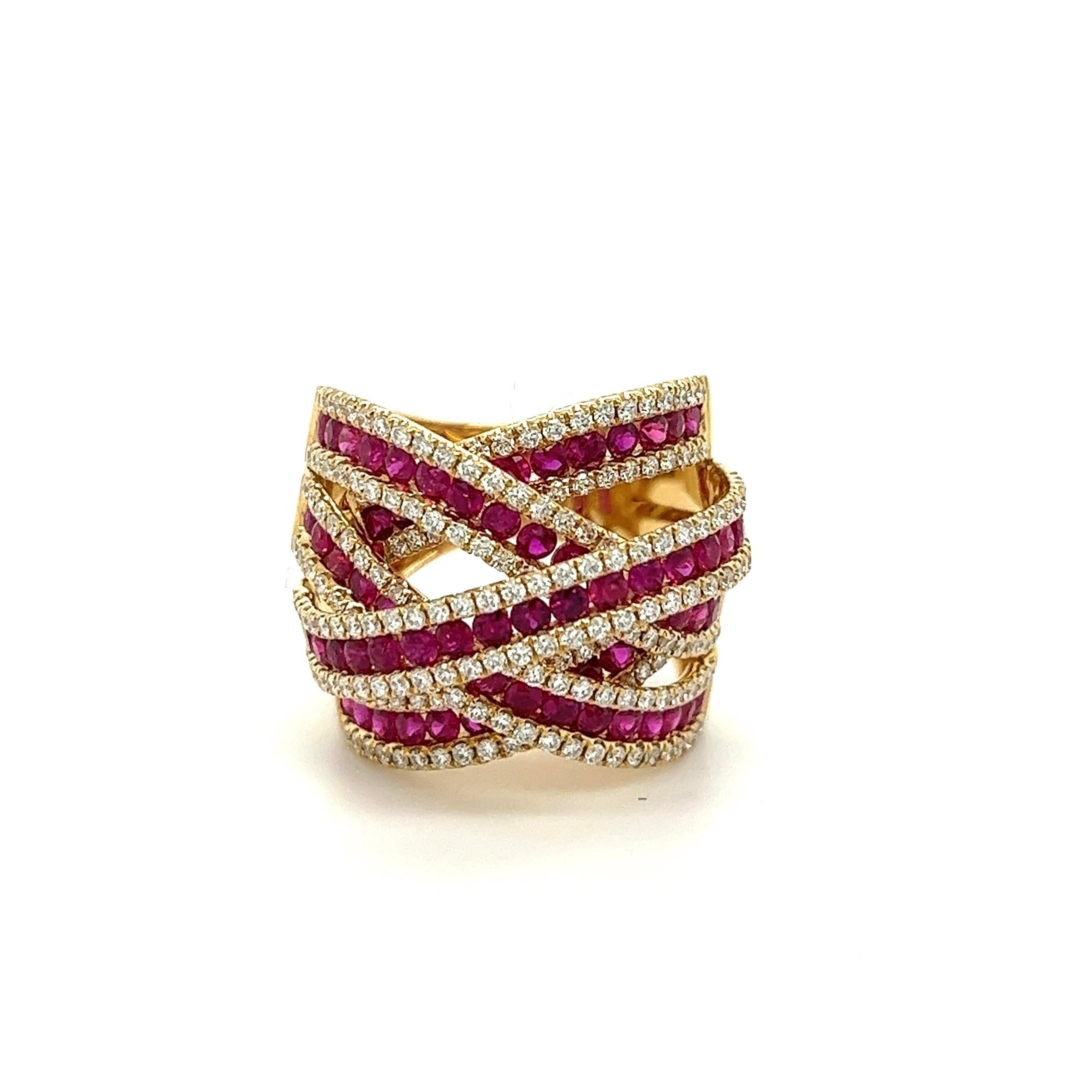 18K Rose Gold Ring with Diamonds and Rubies In New Condition For Sale In Hong Kong, HK