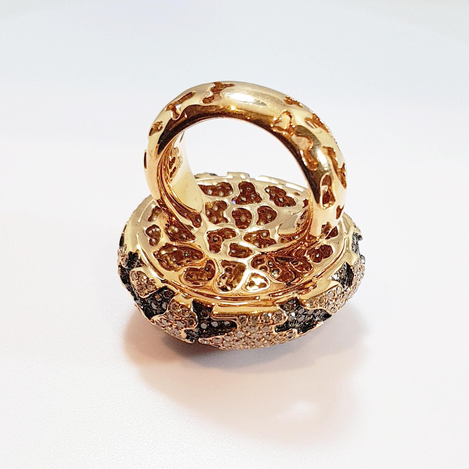Contemporary 18 Karat Rose Gold Ring with Diamonds For Sale
