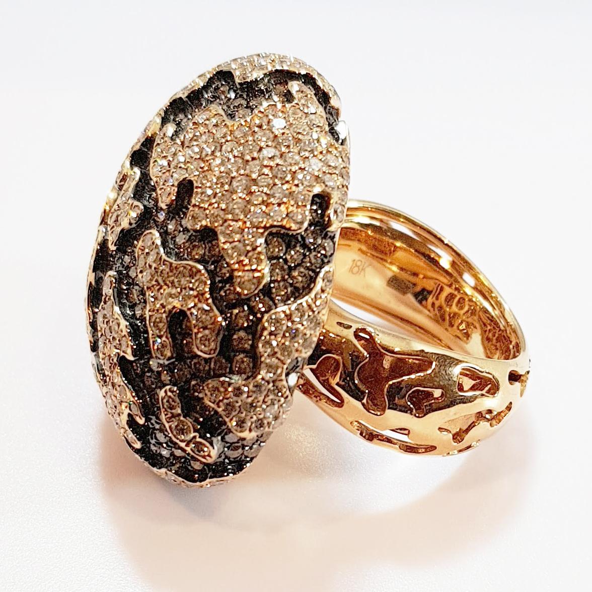 Brilliant Cut 18 Karat Rose Gold Ring with Diamonds For Sale