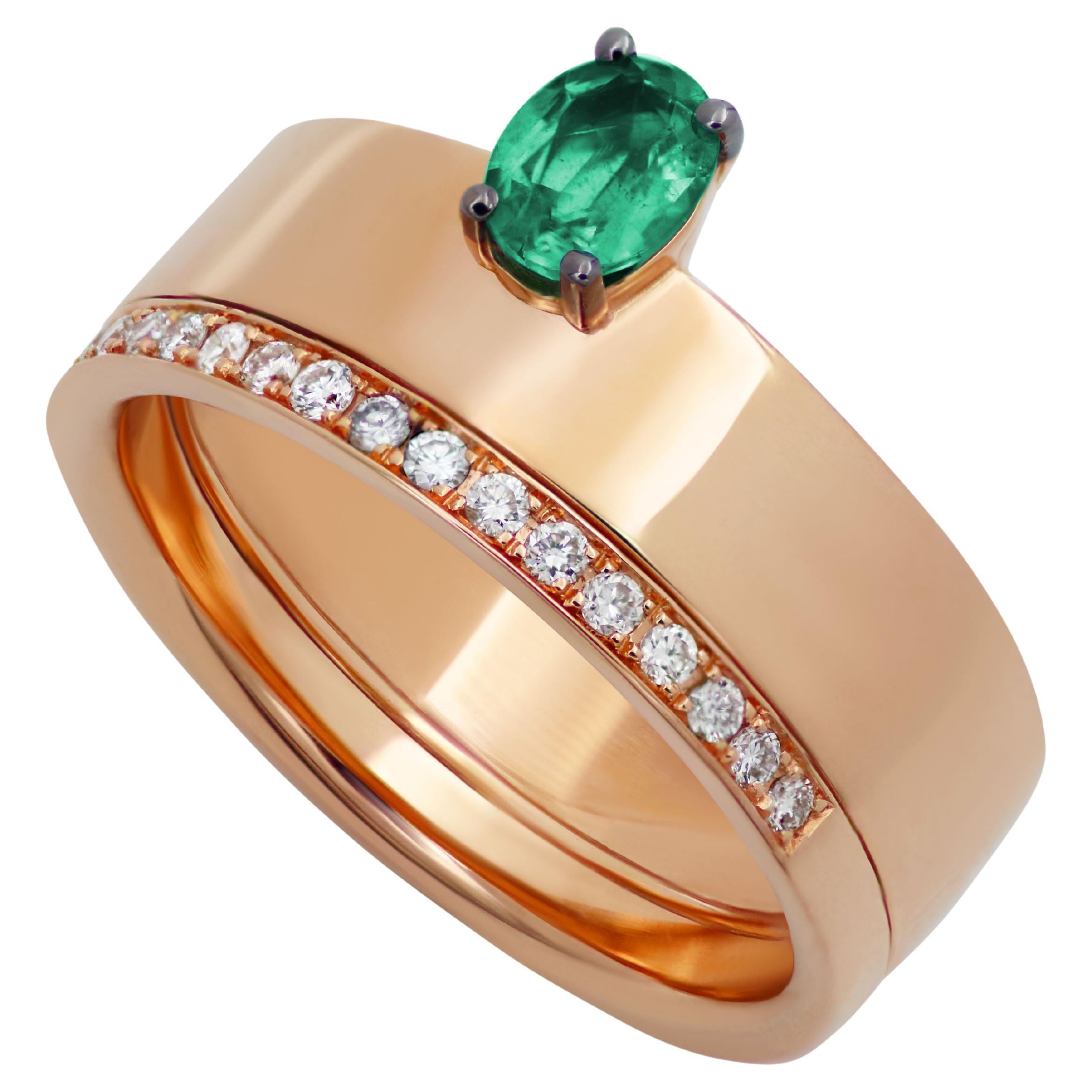 18k Rose Gold Ring with Emerald and White Diamonds For Sale