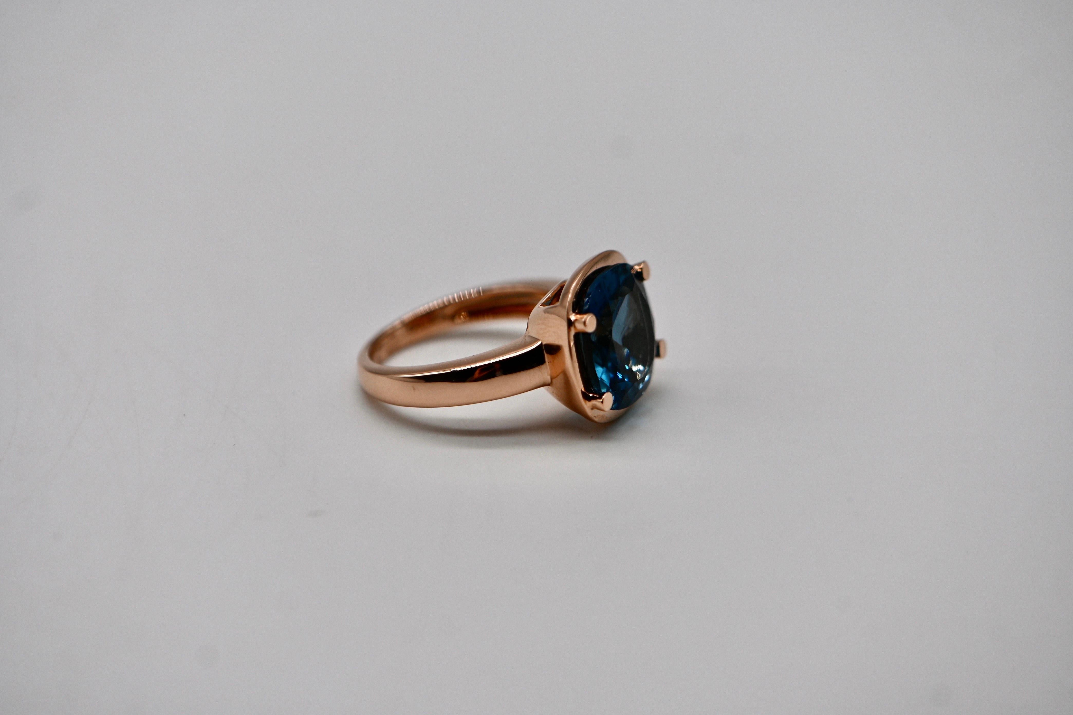 18K Rose Gold Ring with London Blue Topaz For Sale 1