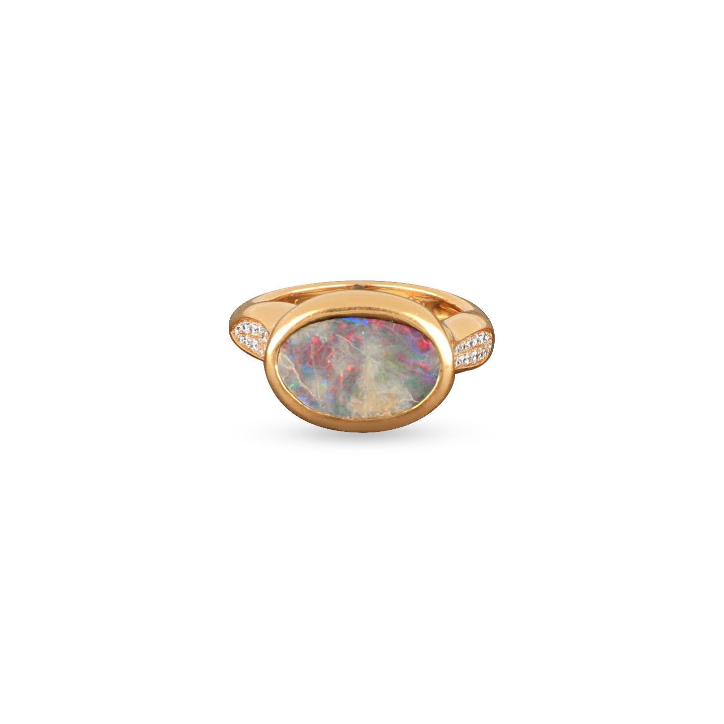 18k Rose Gold Ring with Opal Stone and Round Cut Diamonds In New Condition For Sale In Abu Dhabi, Abu Dhabi