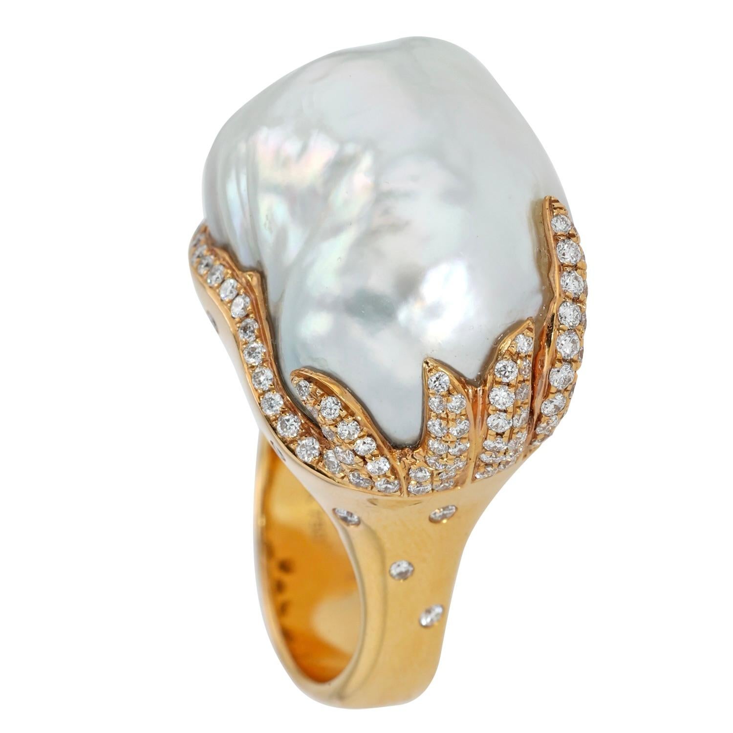 Taille brillant Bague en or rose 18 carats avec perles blanches des mers du Sud et diamants en vente