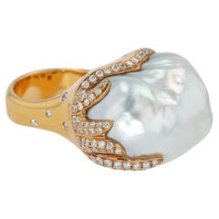 Bague en or rose 18 carats avec perles blanches des mers du Sud et diamants
