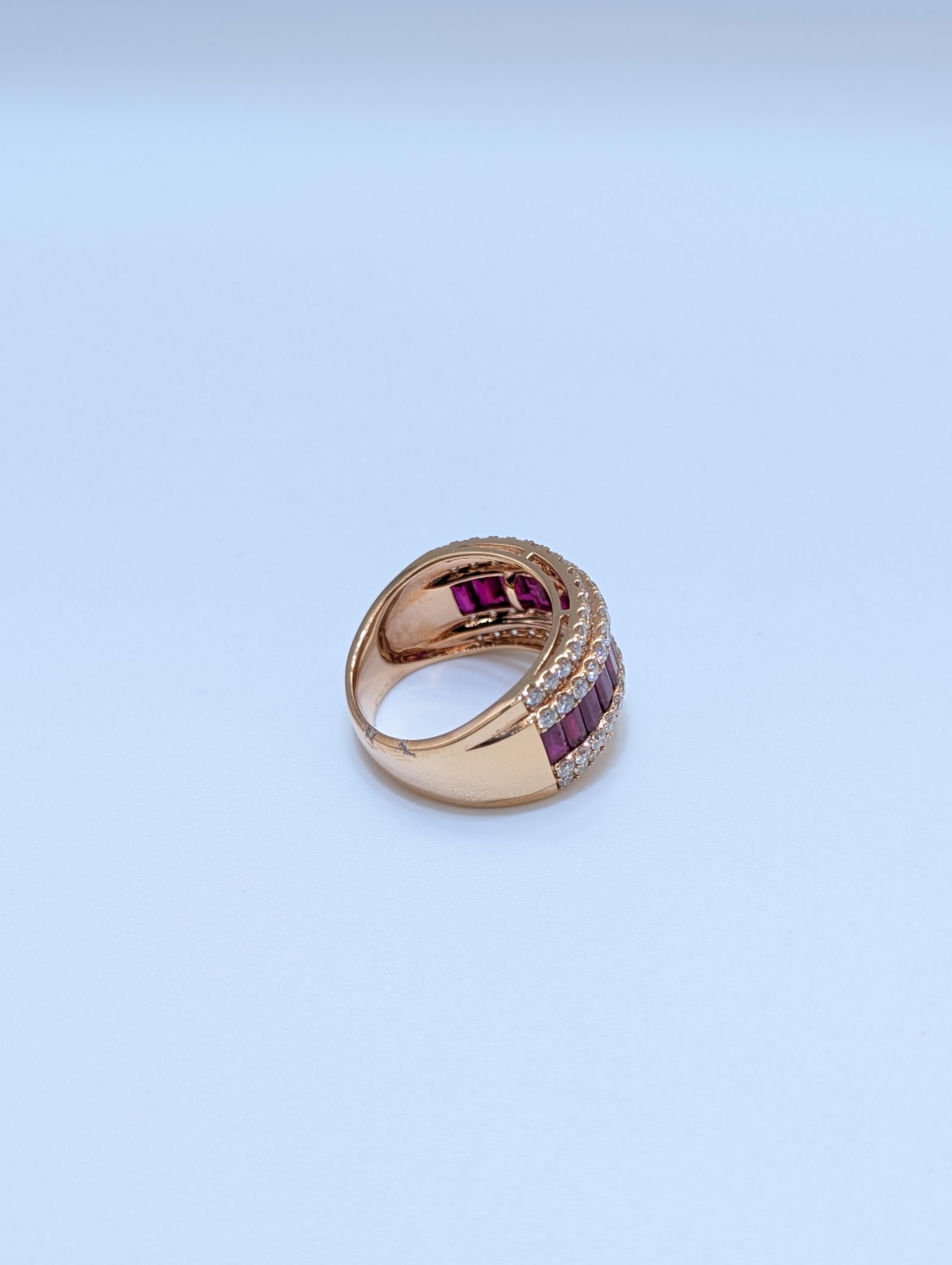Anello a fascia con rubino e diamanti in oro rosa 18 carati In condizioni Nuovo in vendita a New York, US